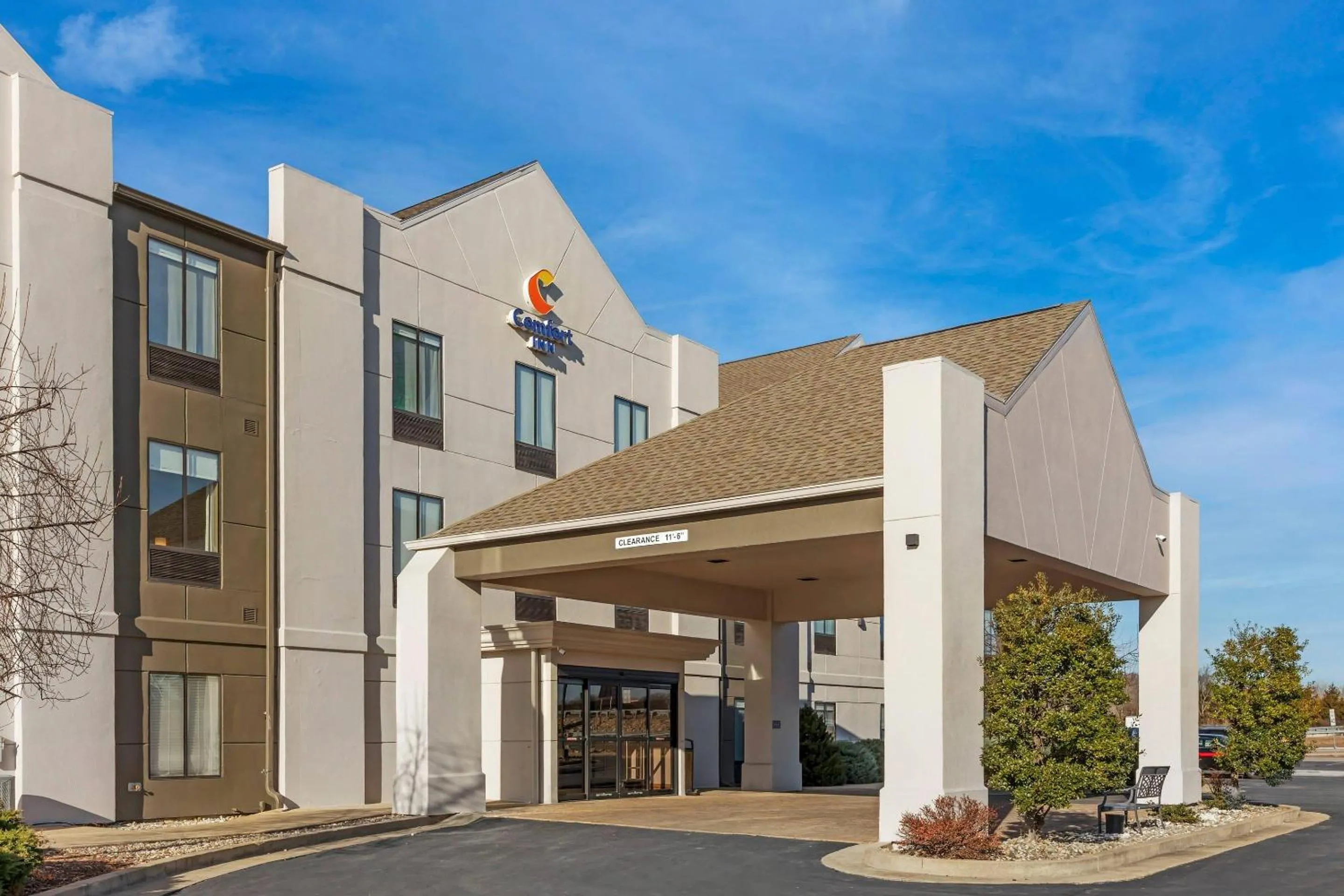 Property building in Comfort Inn Sullivan
