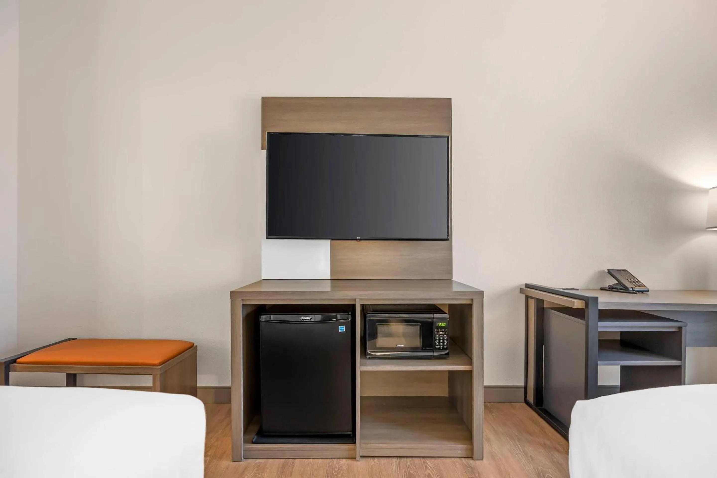 Bedroom, Bed in Comfort Inn Sullivan