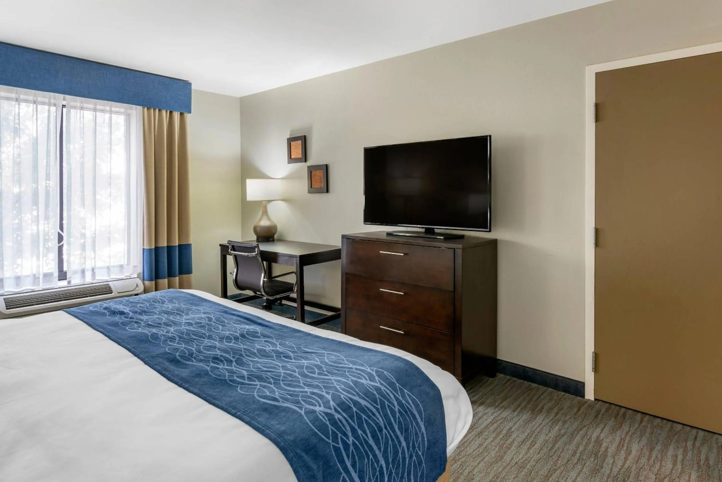 Bedroom, Bed in Comfort Inn