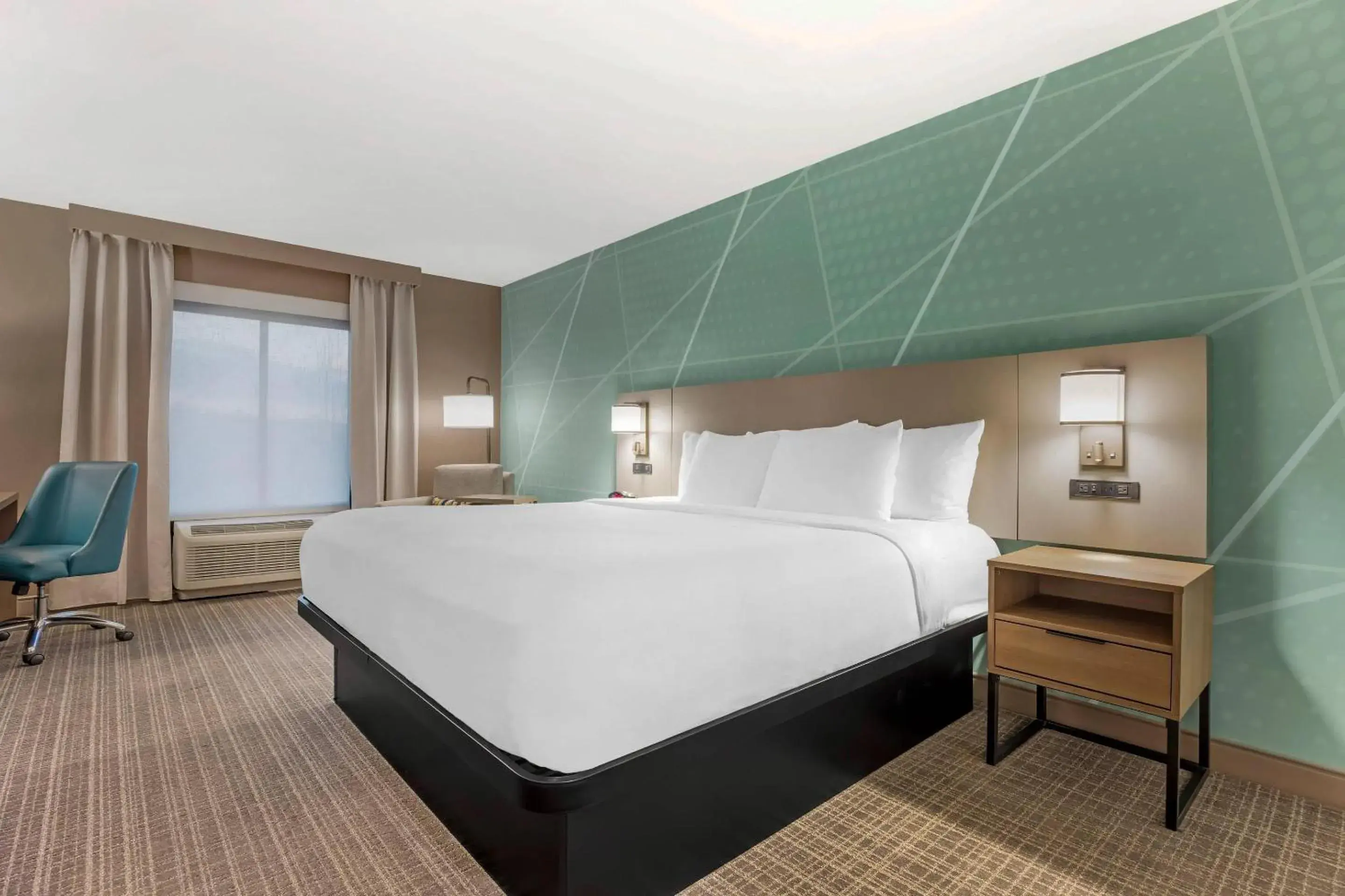 Bedroom, Bed in Comfort Inn Sullivan Bedroom, Bed in Comfort Inn Sullivan