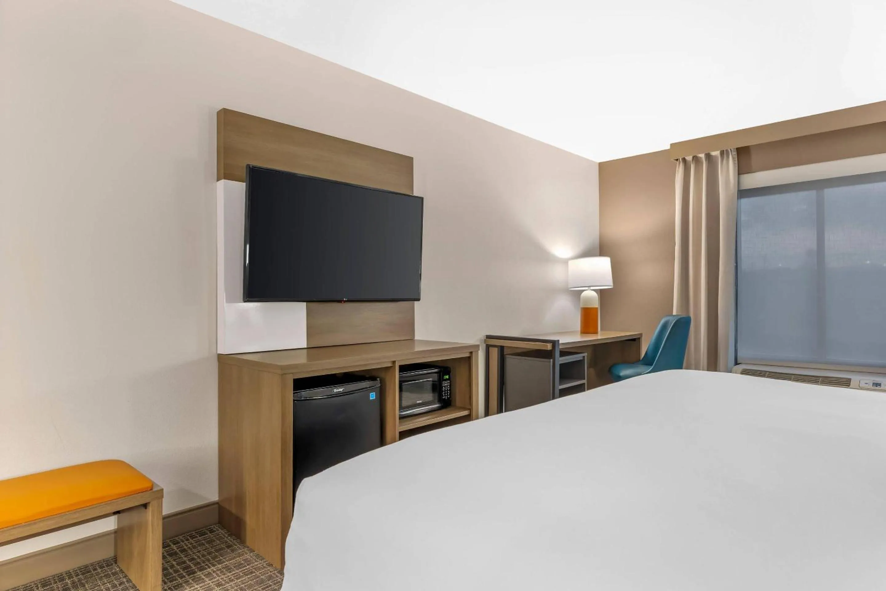 Bedroom, Bed in Comfort Inn Sullivan