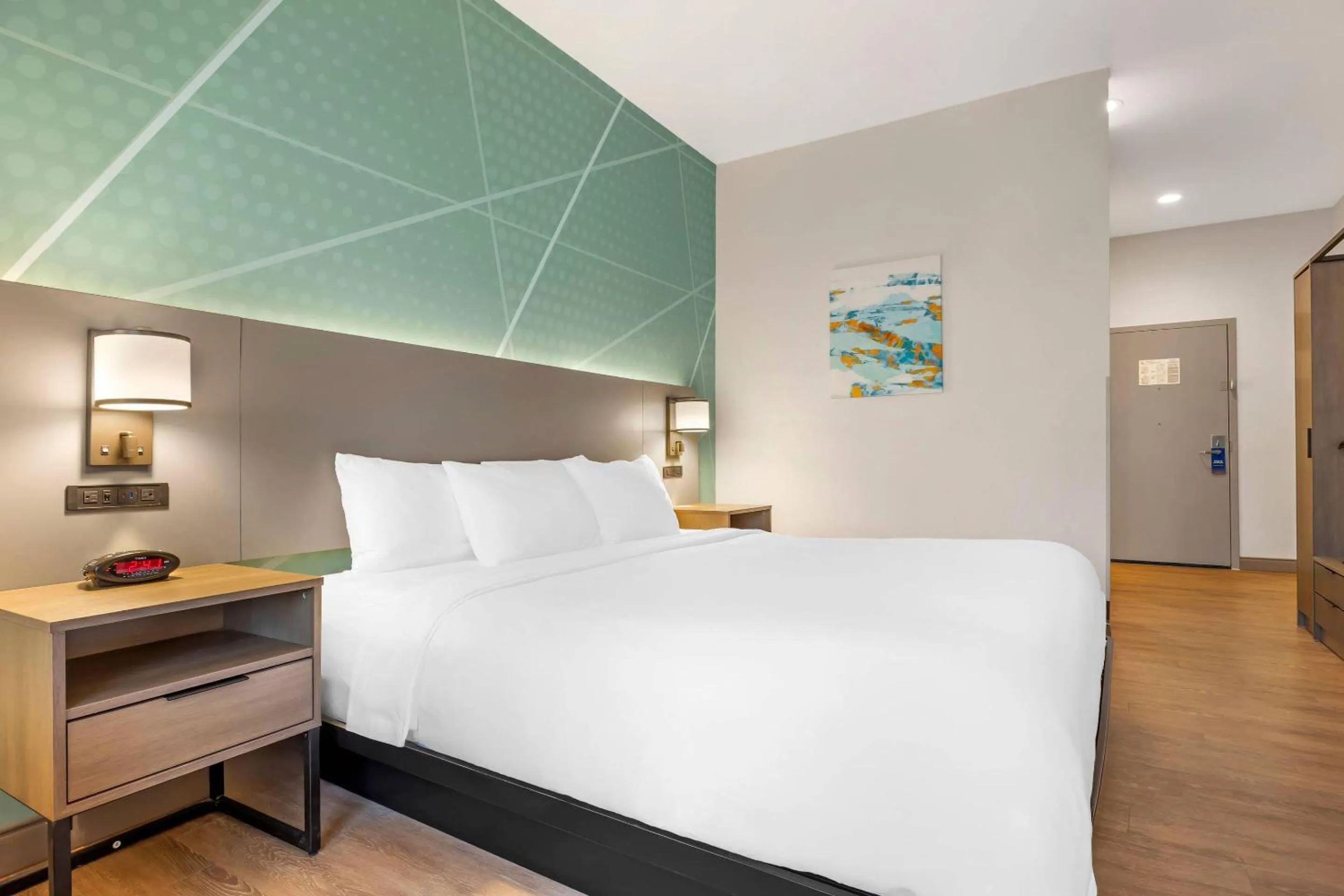 Bedroom, Bed in Comfort Inn Sullivan