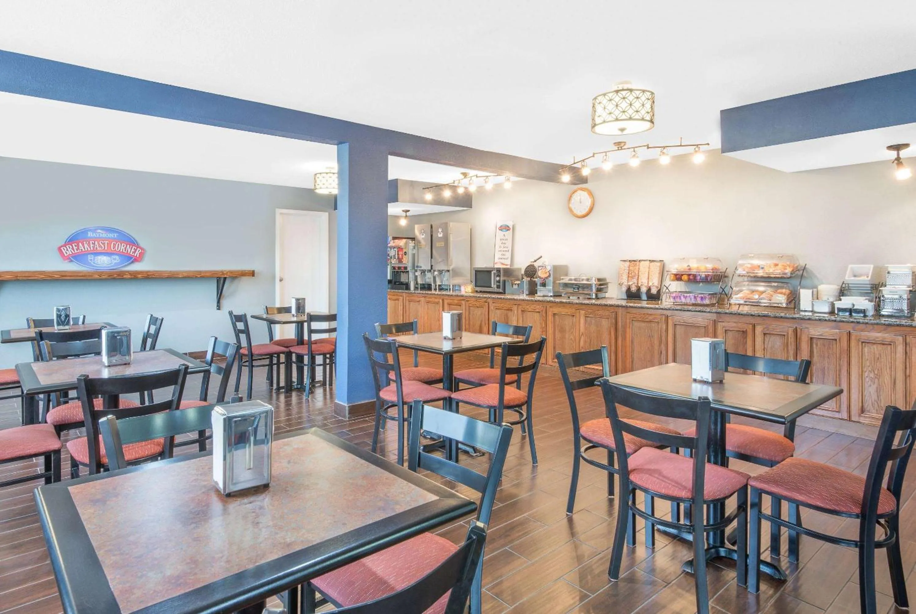 Restaurant/places to eat in Baymont by Wyndham Springfield South Hwy 65