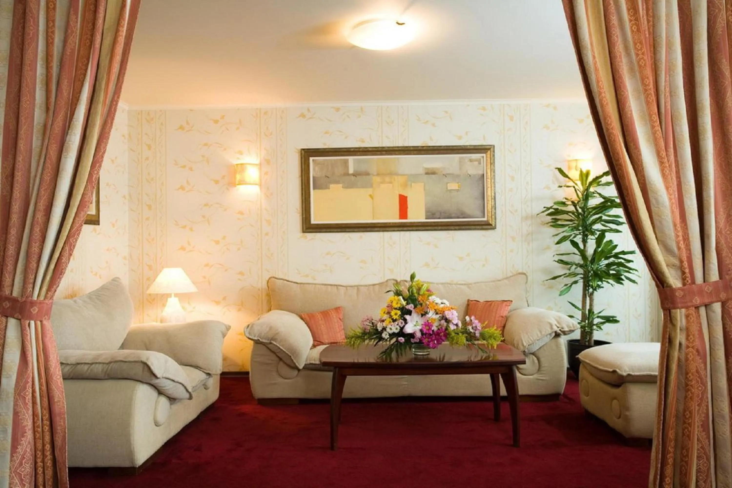 Seating area in Capitol Hotel