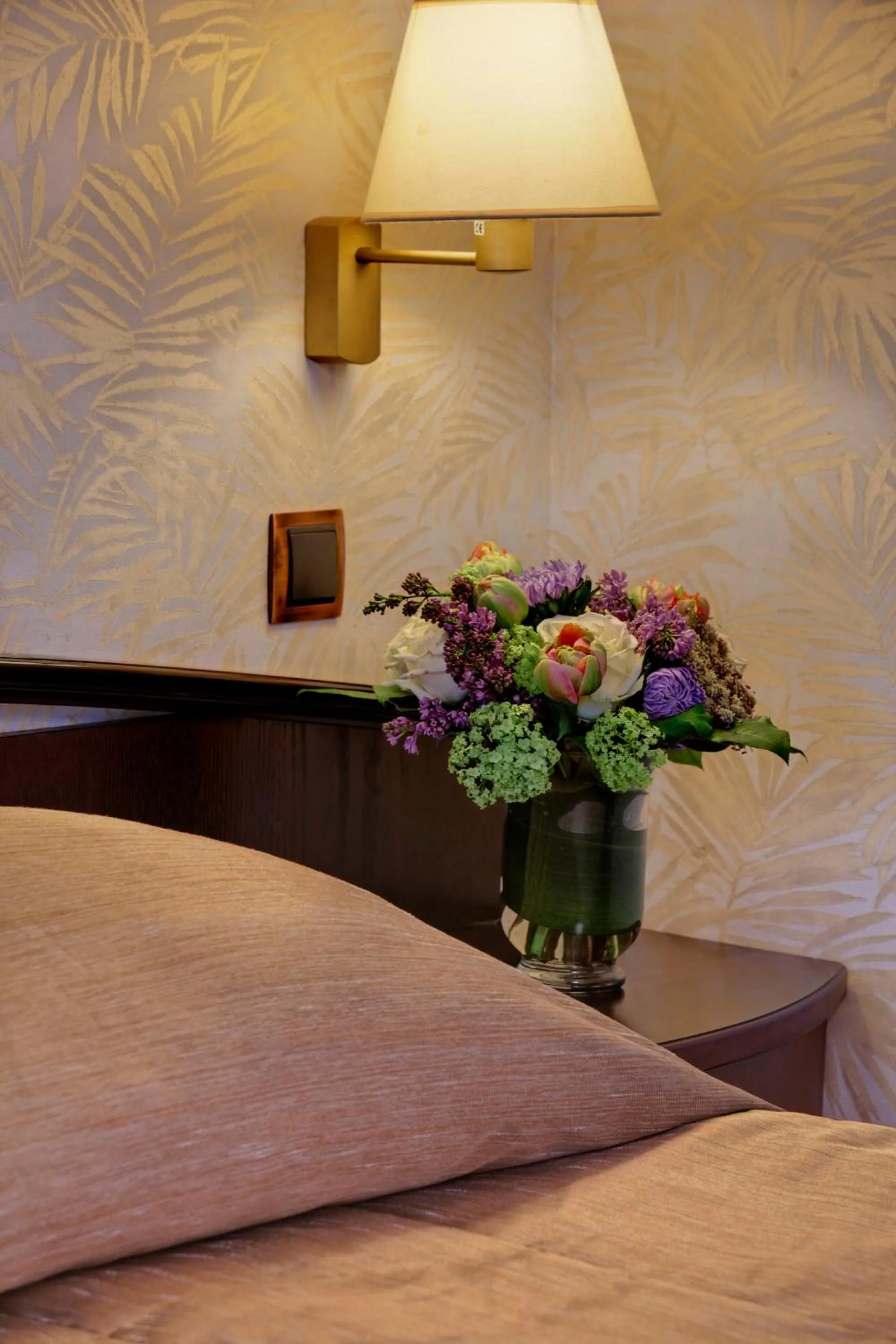 Decorative detail, Bed in Capitol Hotel