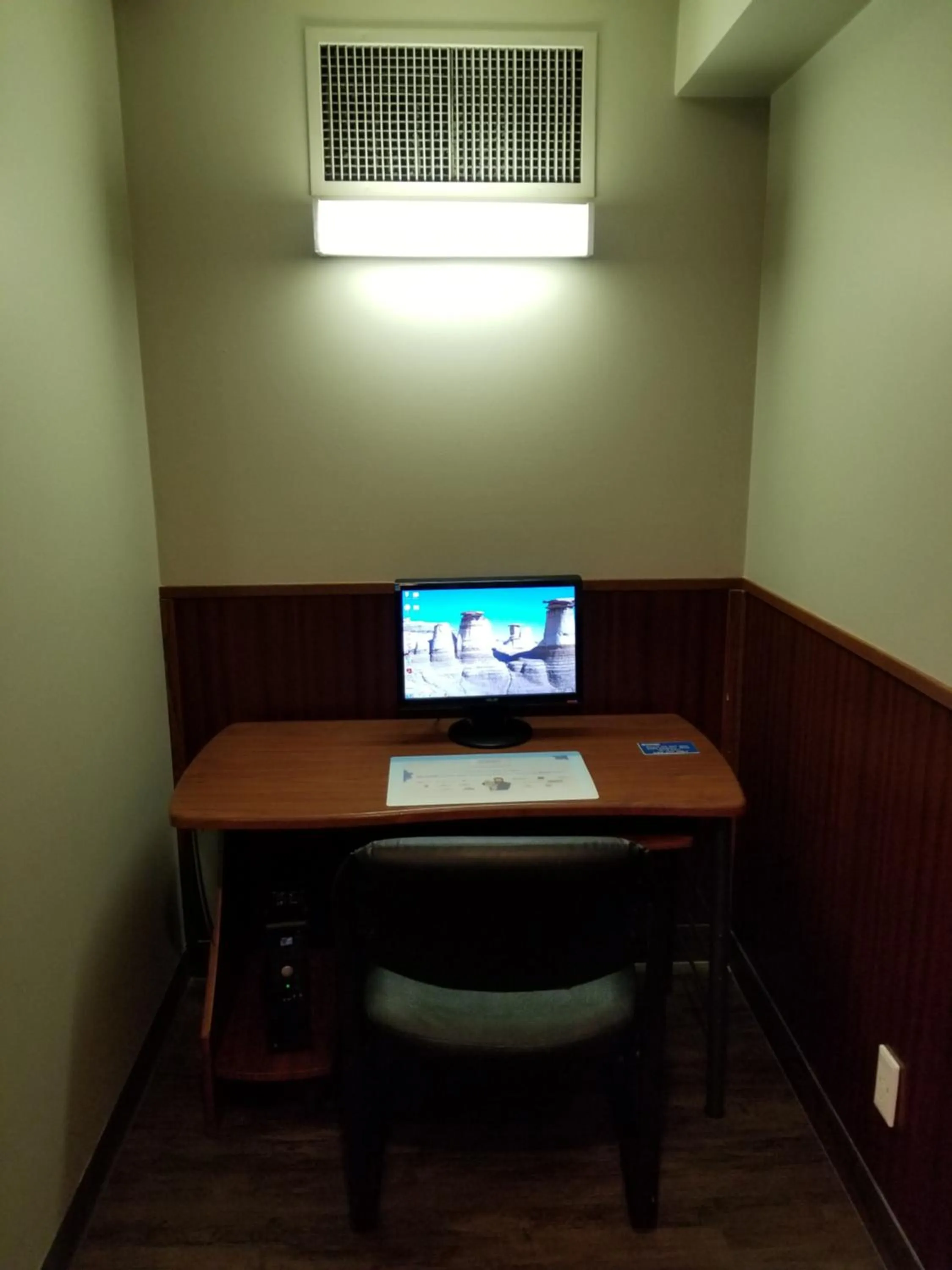 Business facilities in Travelodge by Wyndham Edmonton Airport