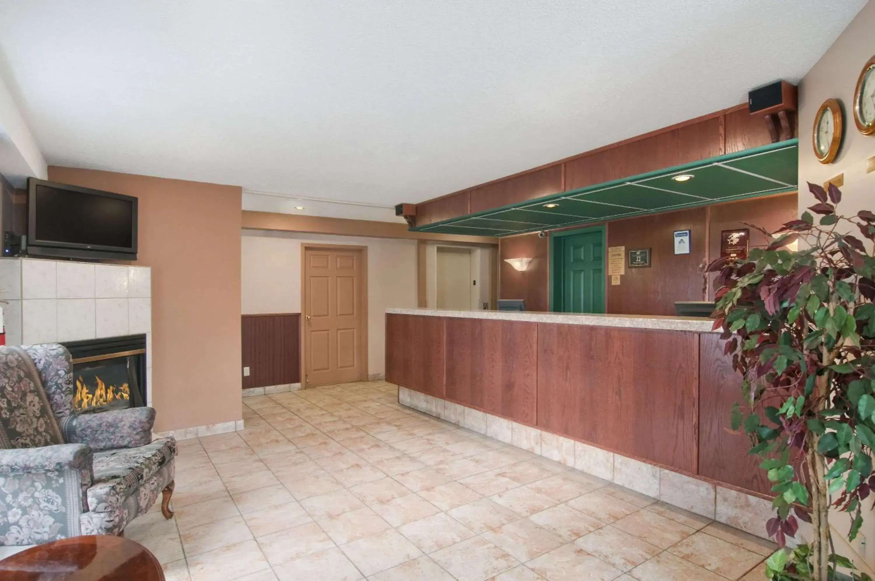 Lobby or reception in Travelodge by Wyndham Edmonton Airport Lobby or reception in Travelodge by Wyndham Edmonton Airport