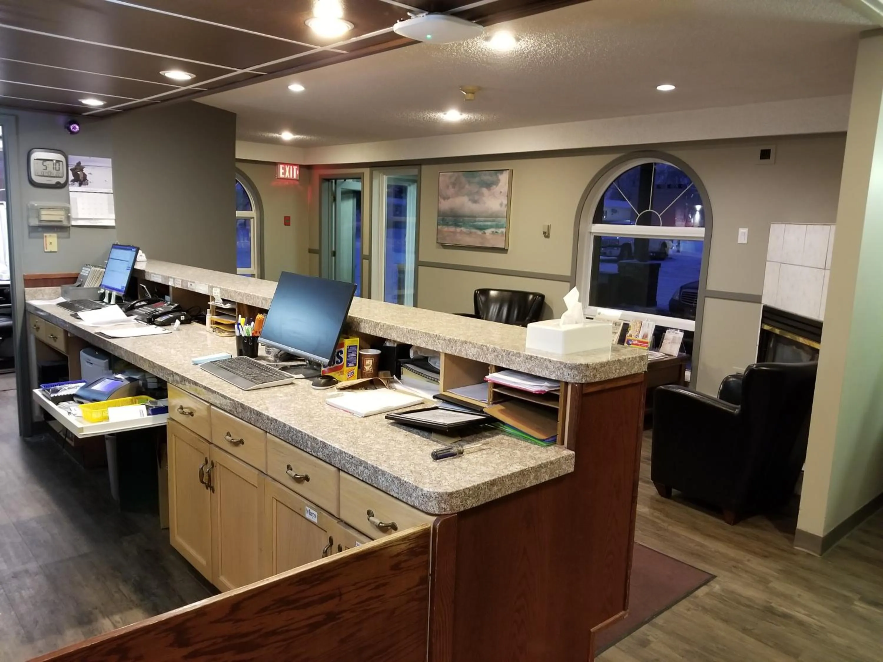 Lobby or reception in Travelodge by Wyndham Edmonton Airport