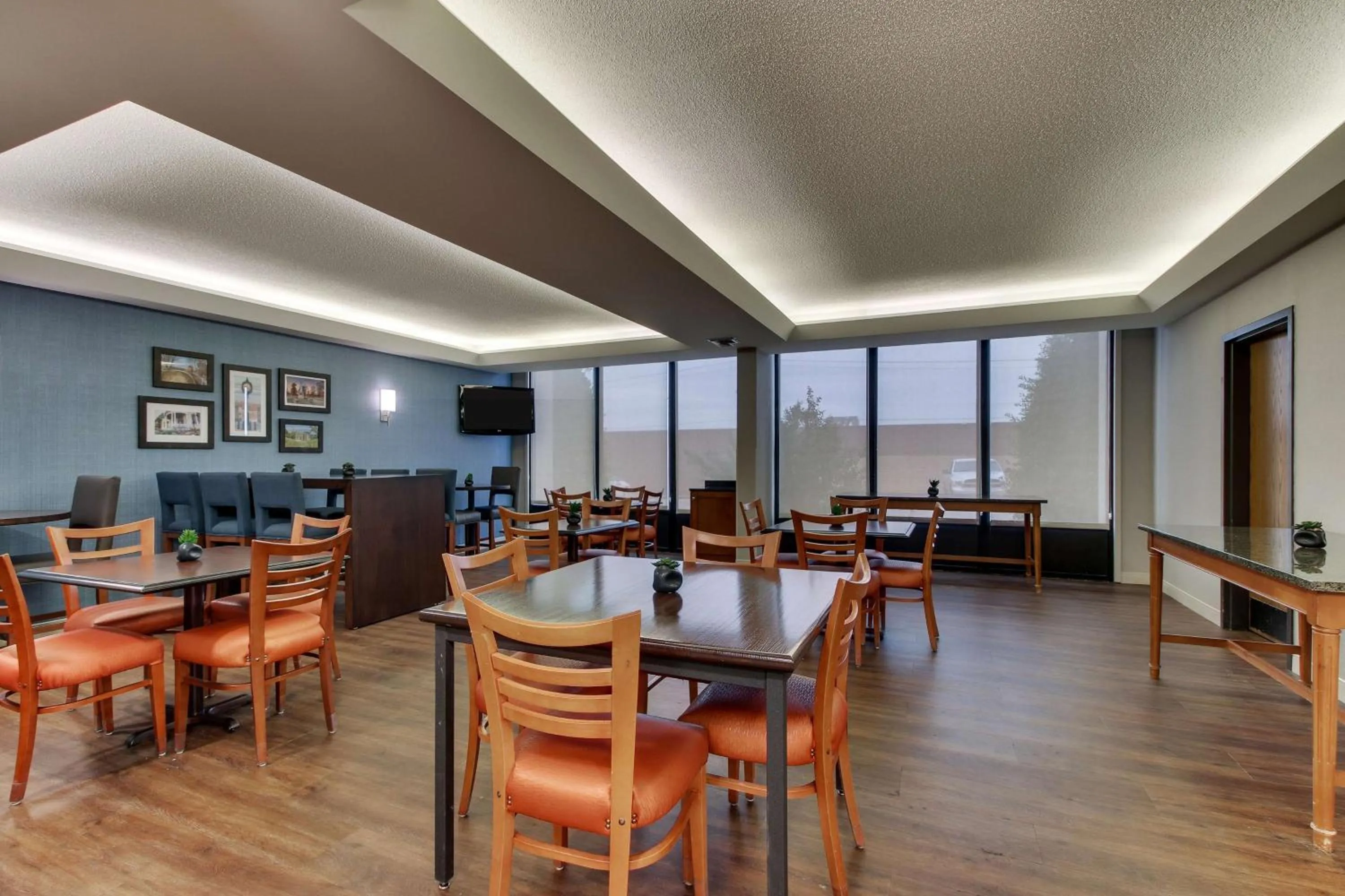 Restaurant/places to eat in Pear Tree Inn Cape Girardeau West