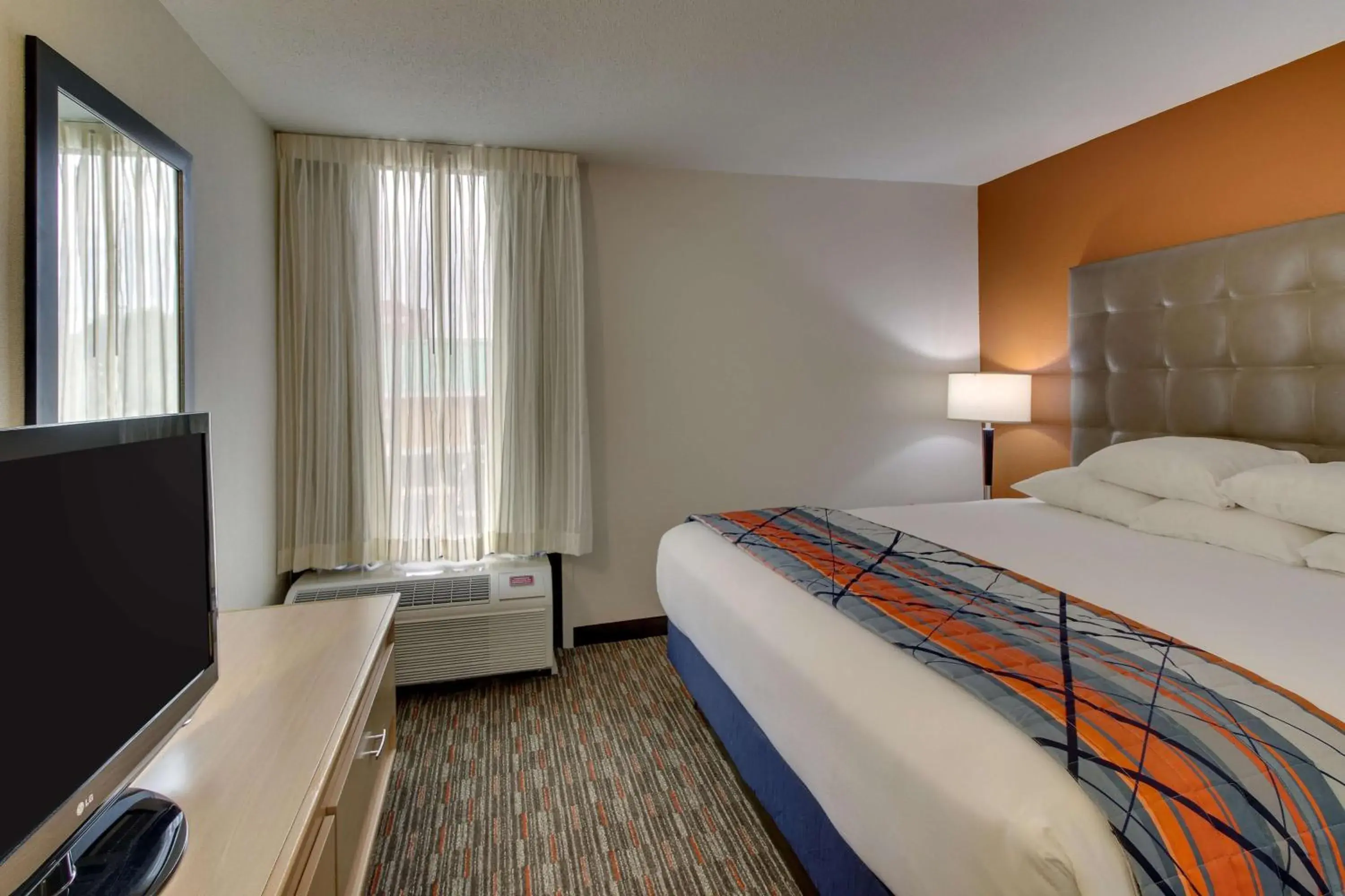 Photo of the whole room, Bed in Pear Tree Inn Cape Girardeau West Photo of the whole room, Bed in Pear Tree Inn Cape Girardeau West