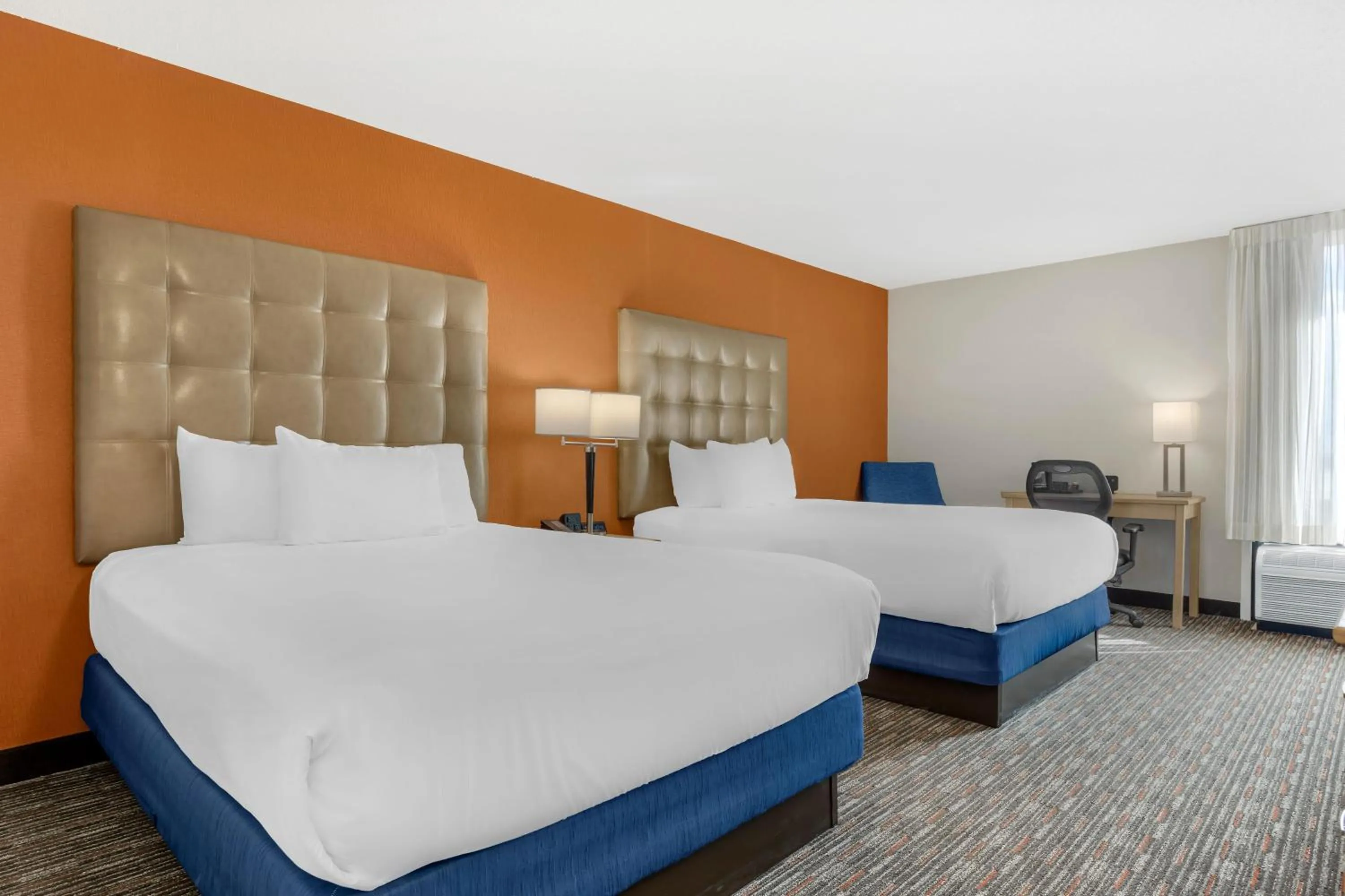 Bedroom, Bed in Pear Tree Inn Cape Girardeau West