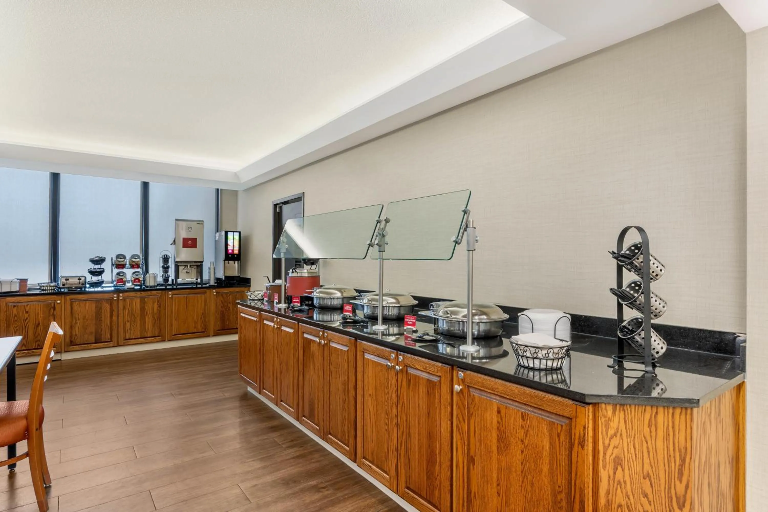 Breakfast in Pear Tree Inn Cape Girardeau West