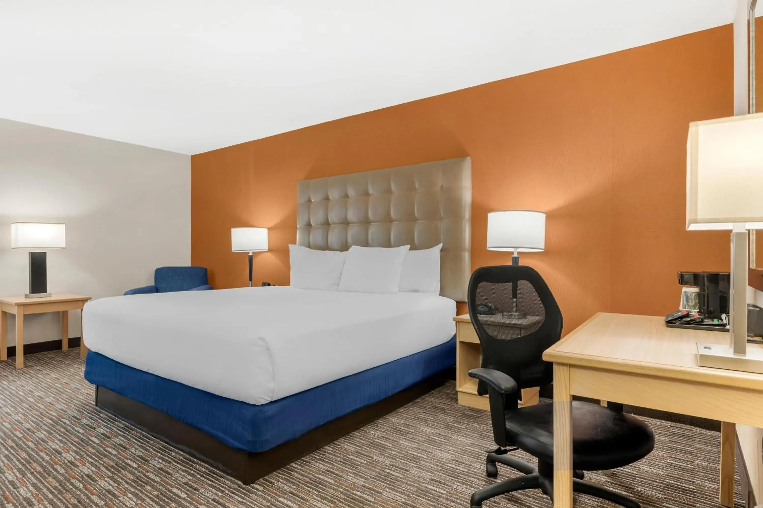 Bedroom, Bed in Pear Tree Inn Cape Girardeau West Bedroom, Bed in Pear Tree Inn Cape Girardeau West