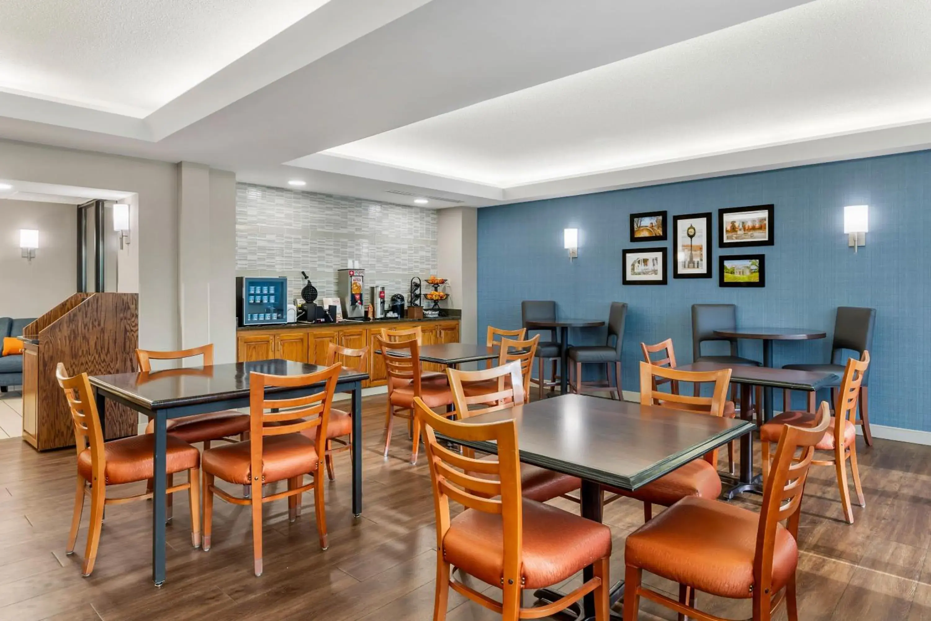 Breakfast in Pear Tree Inn Cape Girardeau West Breakfast in Pear Tree Inn Cape Girardeau West