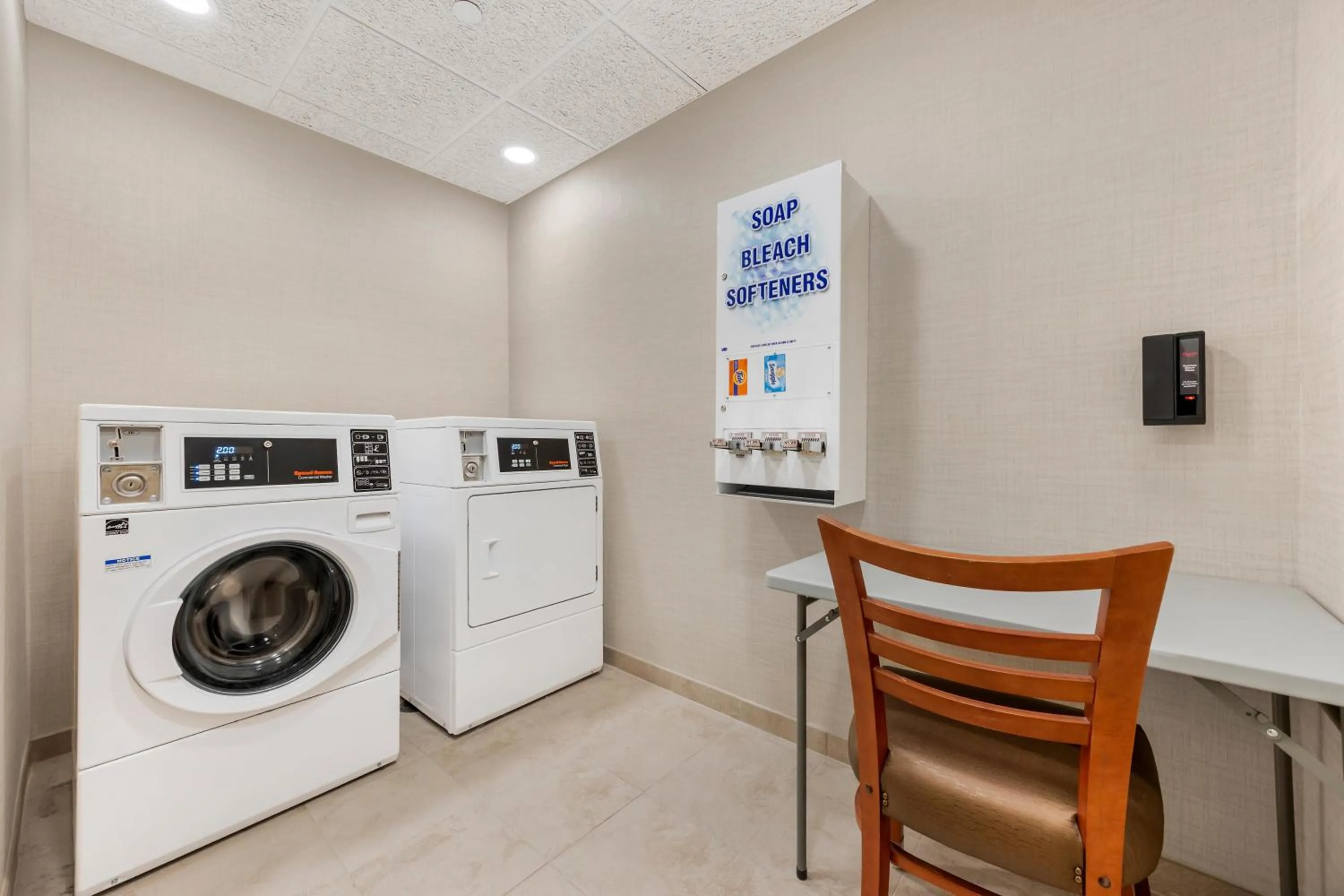 laundry in Pear Tree Inn Cape Girardeau West