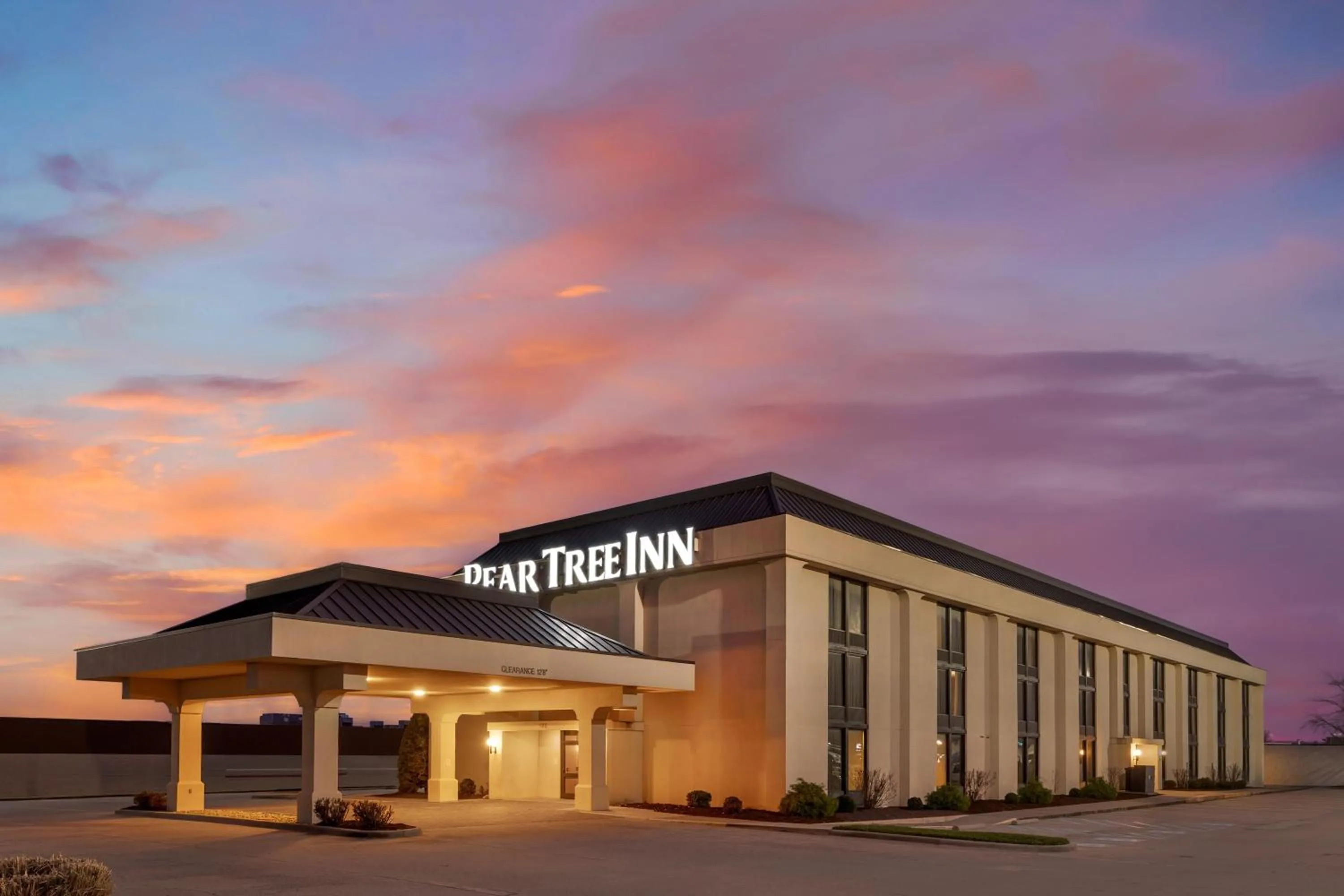 Property building in Pear Tree Inn Cape Girardeau West