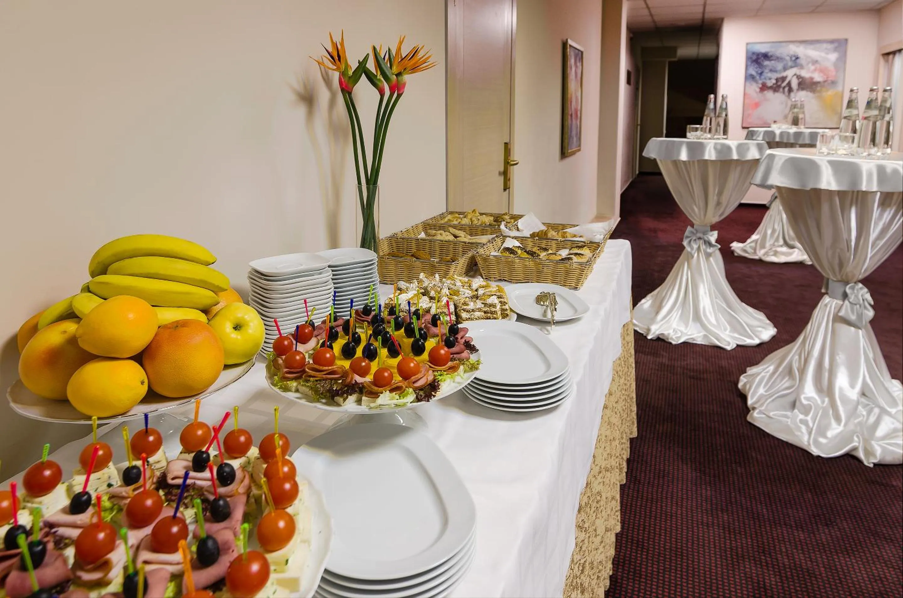 Food and drinks in Flowers Hotel