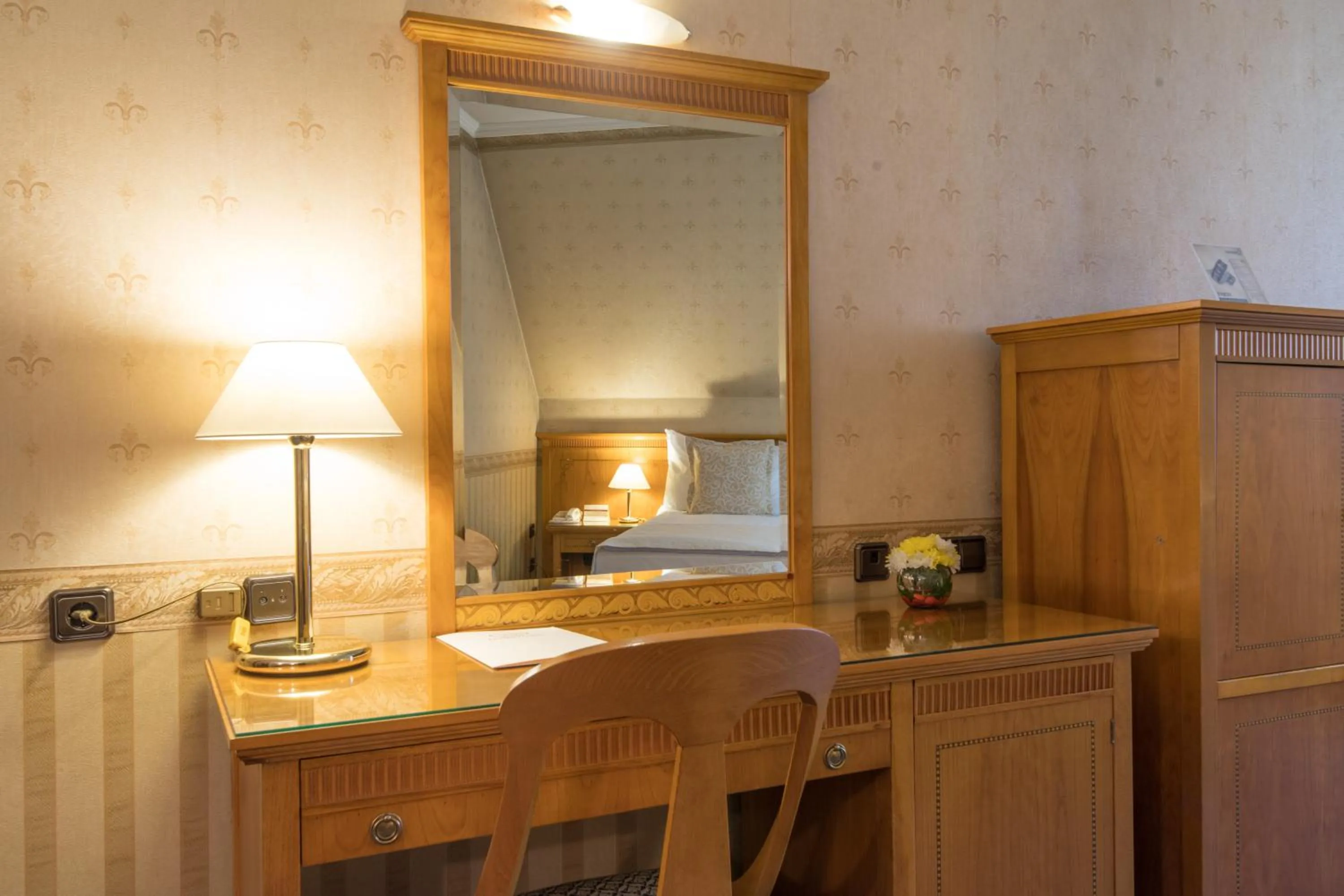 Seating area in Hotel Downtown