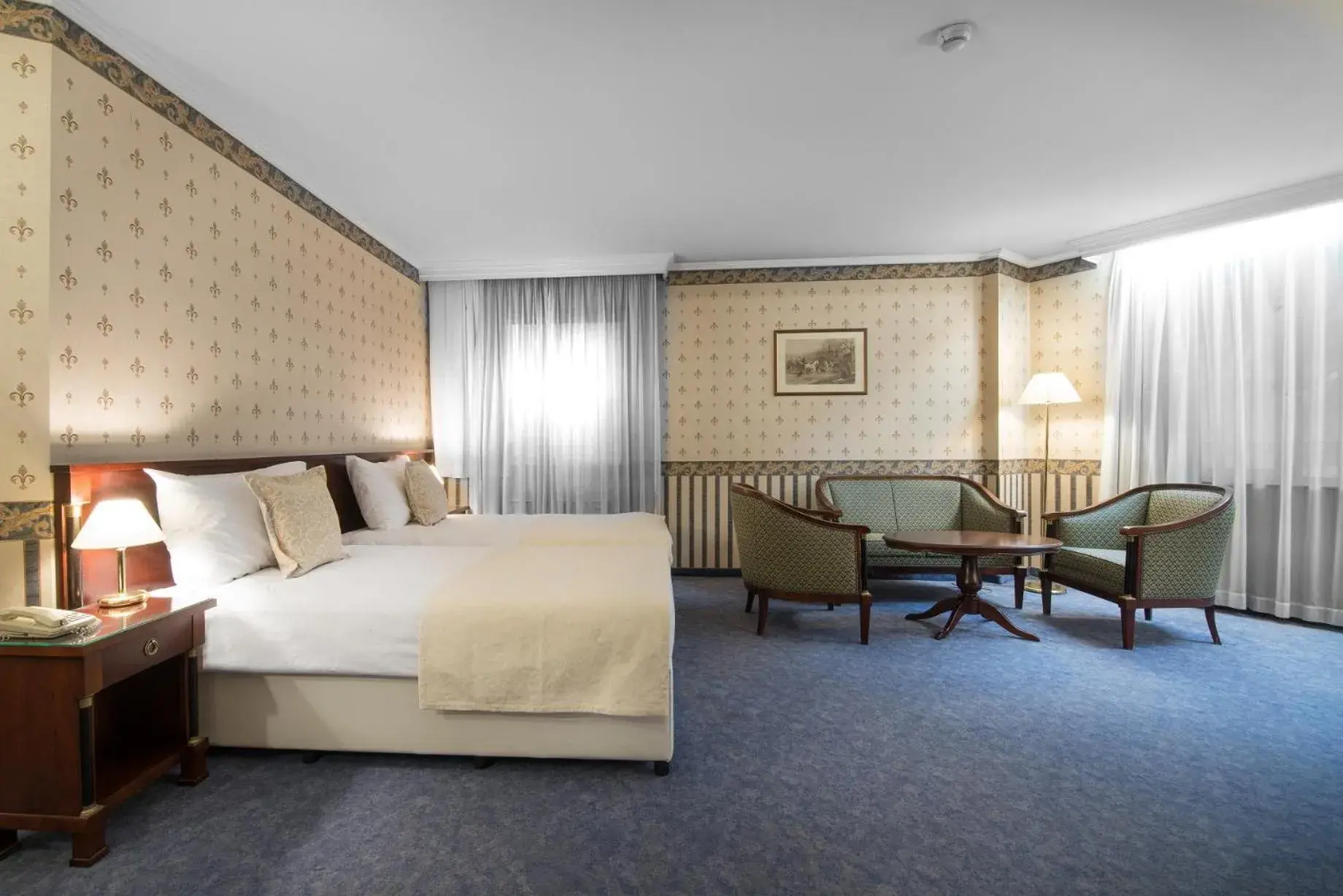 Bedroom, Bed in Hotel Downtown Bedroom, Bed in Hotel Downtown