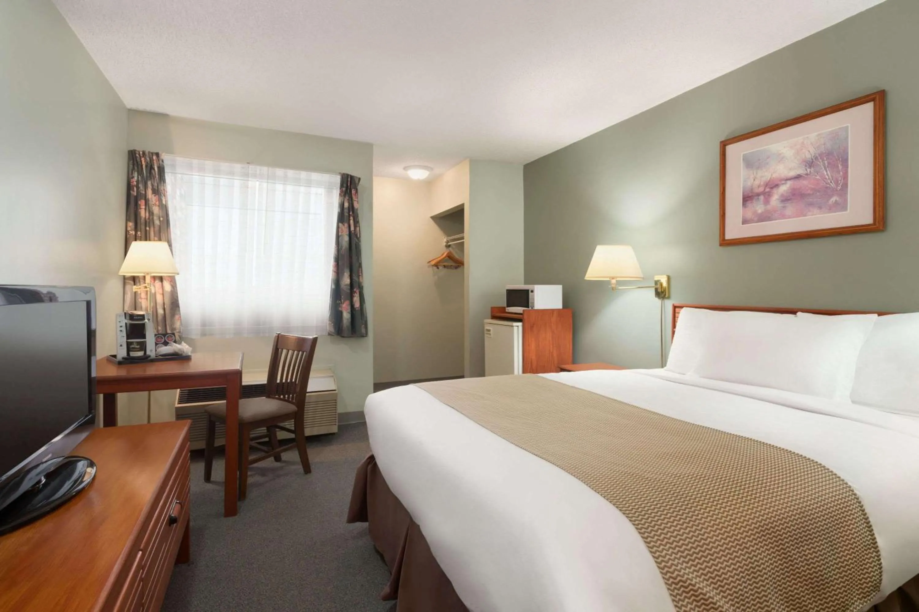 Photo of the whole room in Travelodge by Wyndham Cranbrook