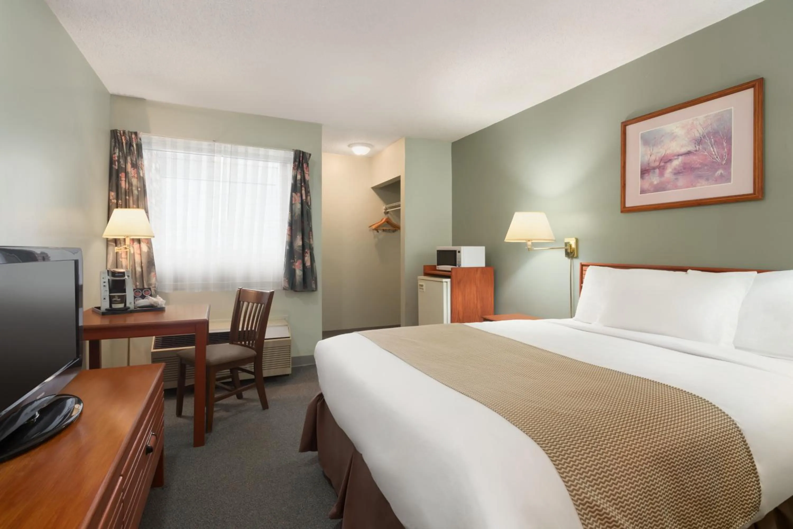 Bedroom in Travelodge by Wyndham Cranbrook