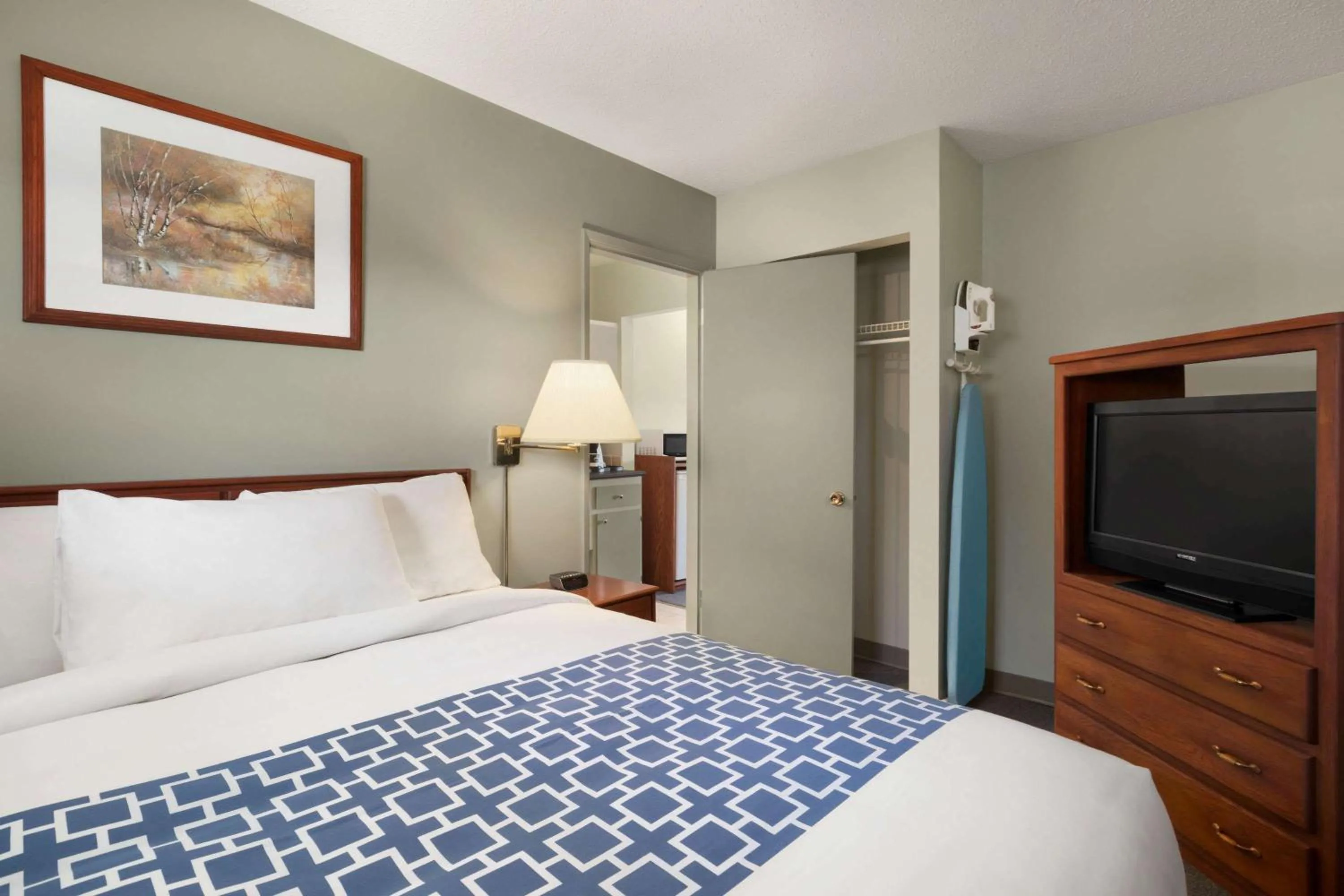 Photo of the whole room in Travelodge by Wyndham Cranbrook