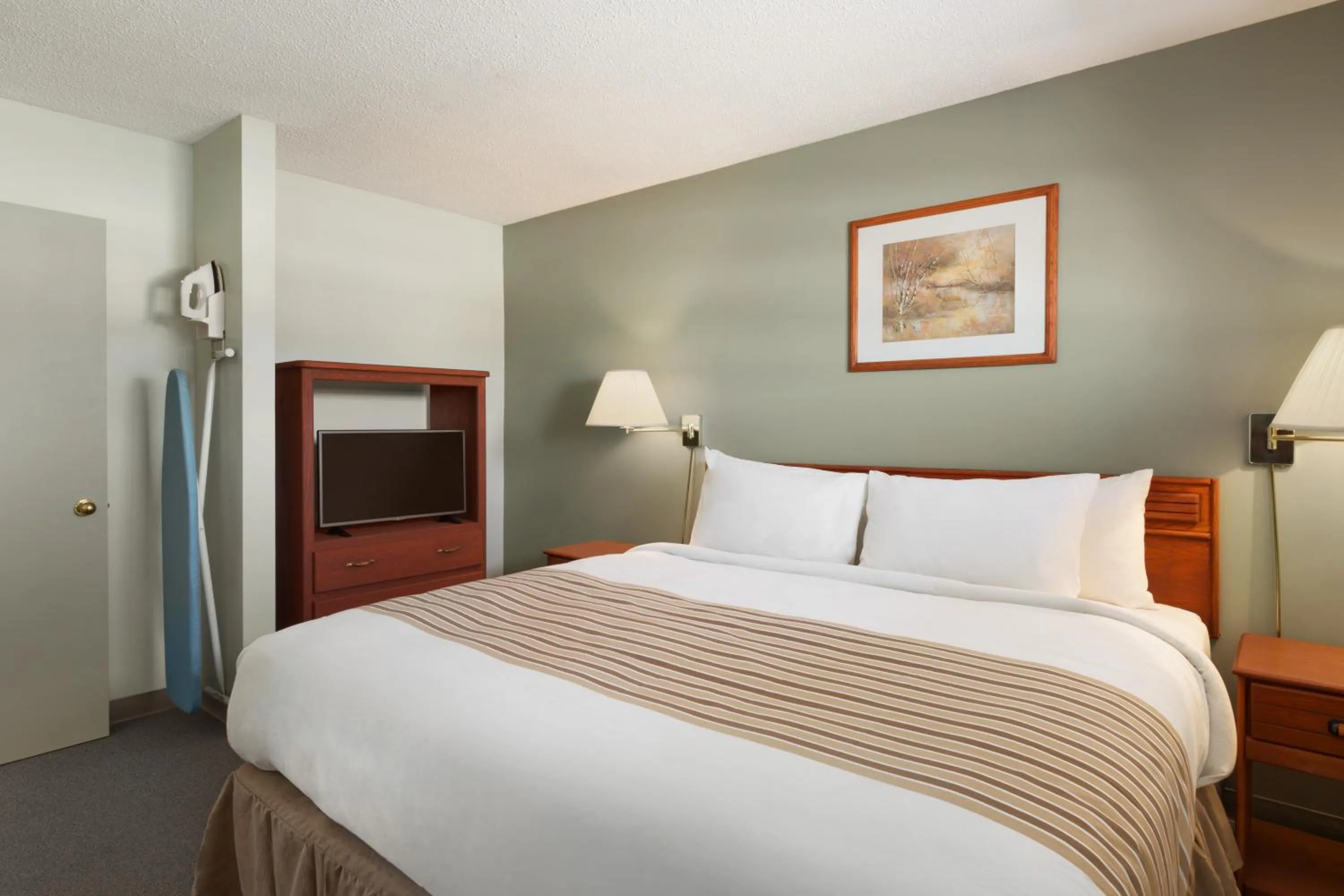 Bedroom in Travelodge by Wyndham Cranbrook