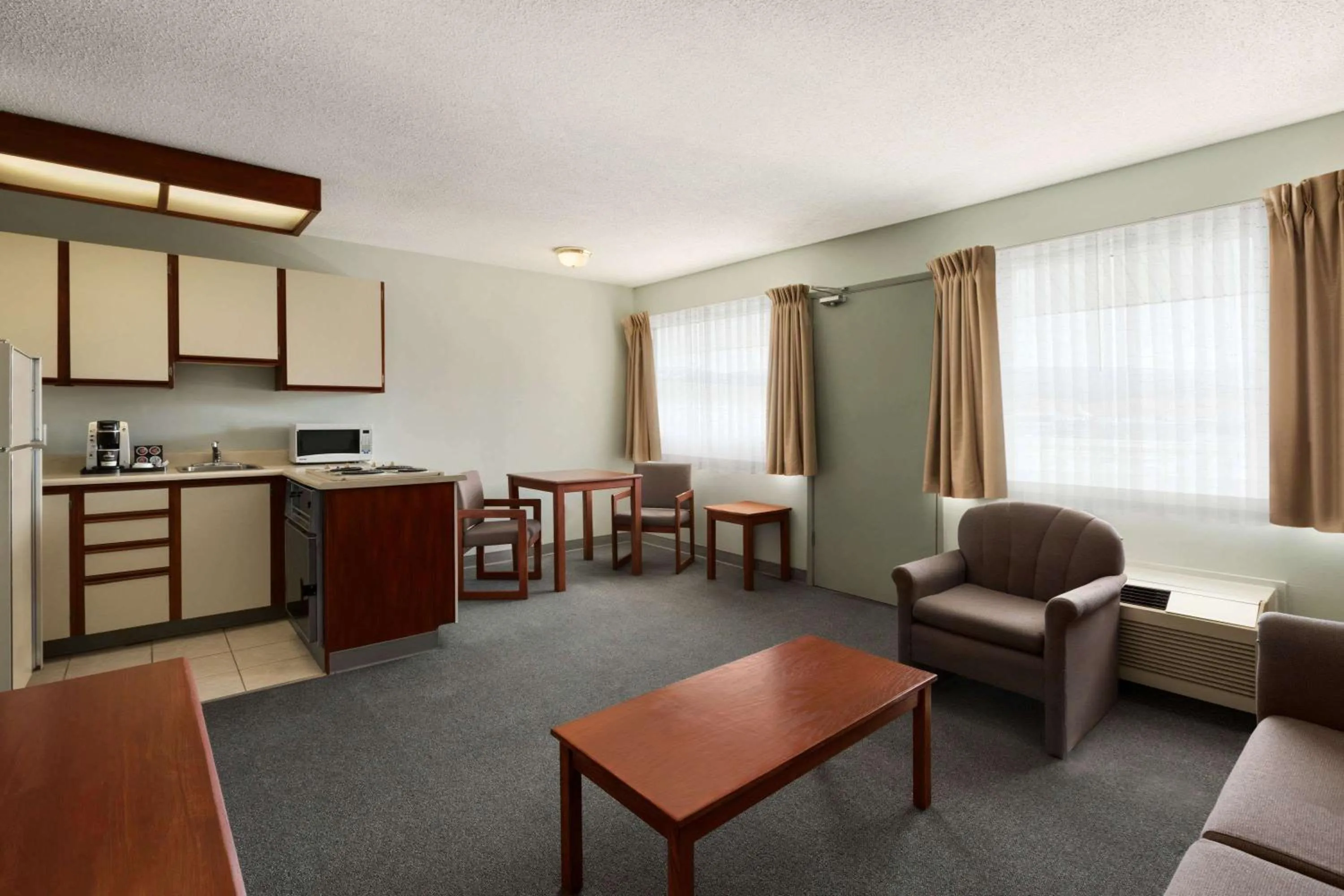 Photo of the whole room, Seating Area in Travelodge by Wyndham Cranbrook