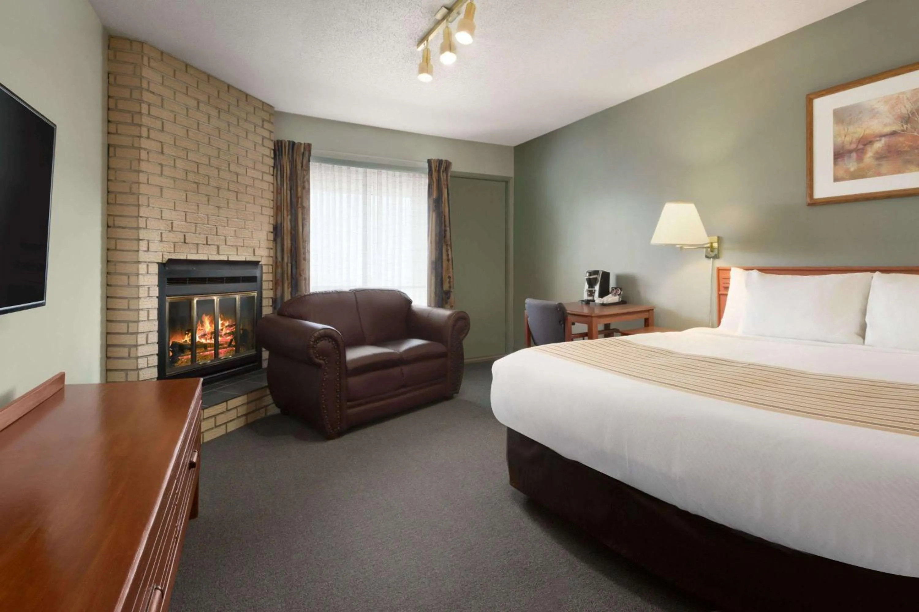 Photo of the whole room in Travelodge by Wyndham Cranbrook