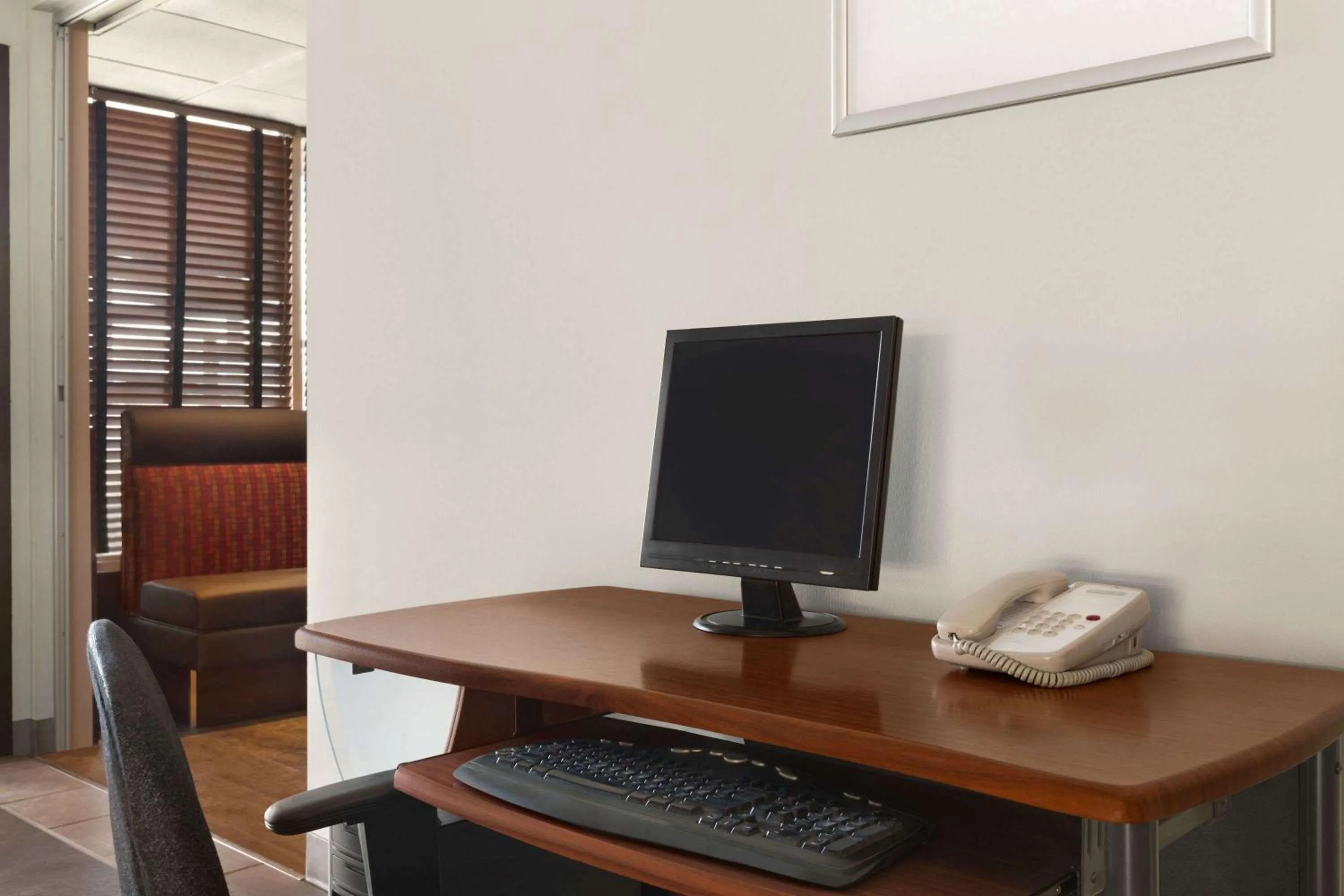 On site, TV/Entertainment Center in Travelodge by Wyndham Cranbrook