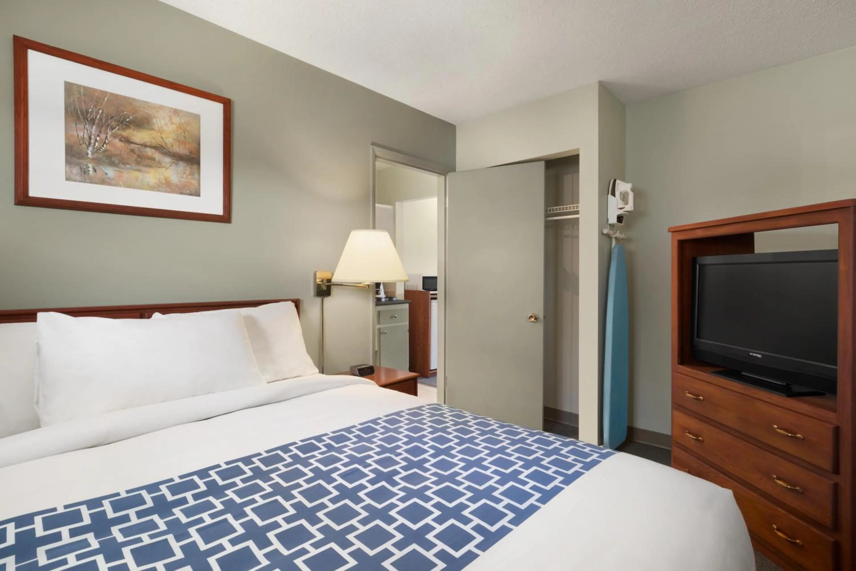 Bedroom in Travelodge by Wyndham Cranbrook