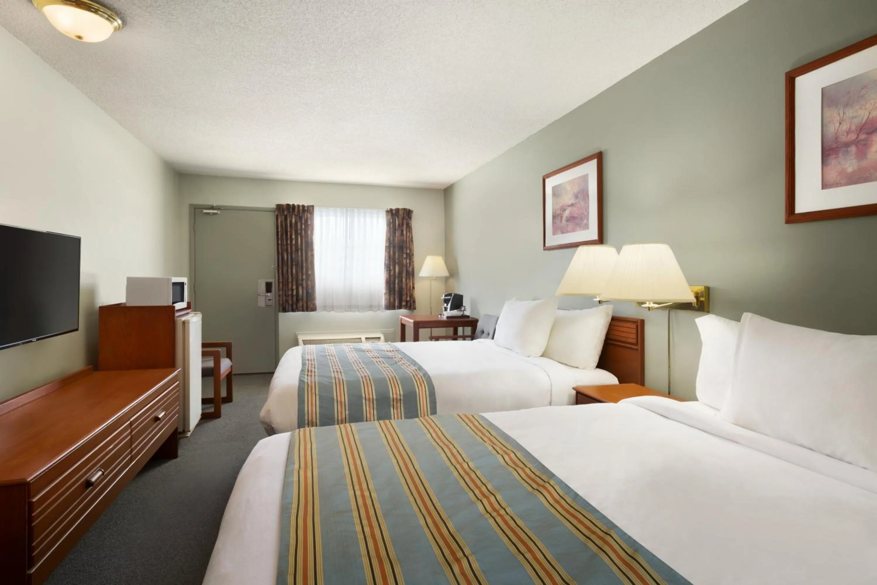 Bedroom in Travelodge by Wyndham Cranbrook