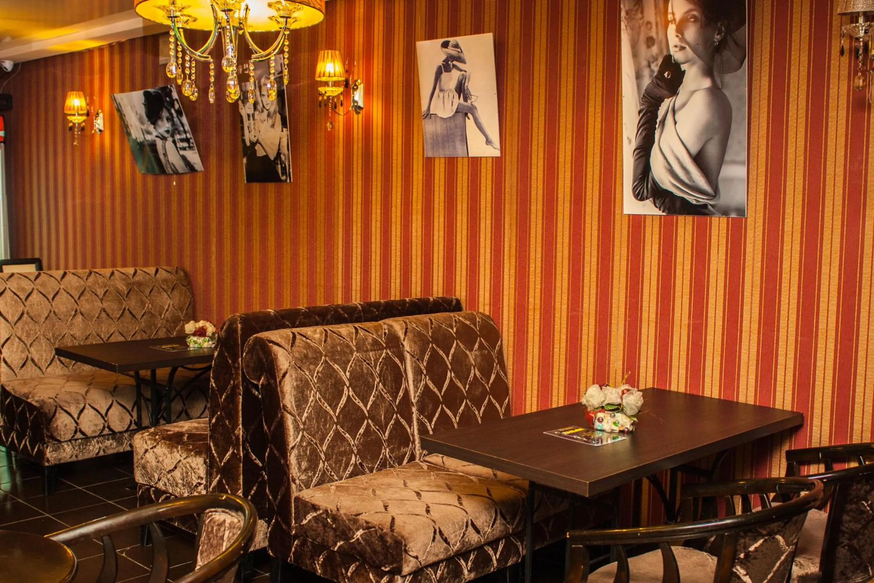 Restaurant/places to eat in Bella Donna Hotel