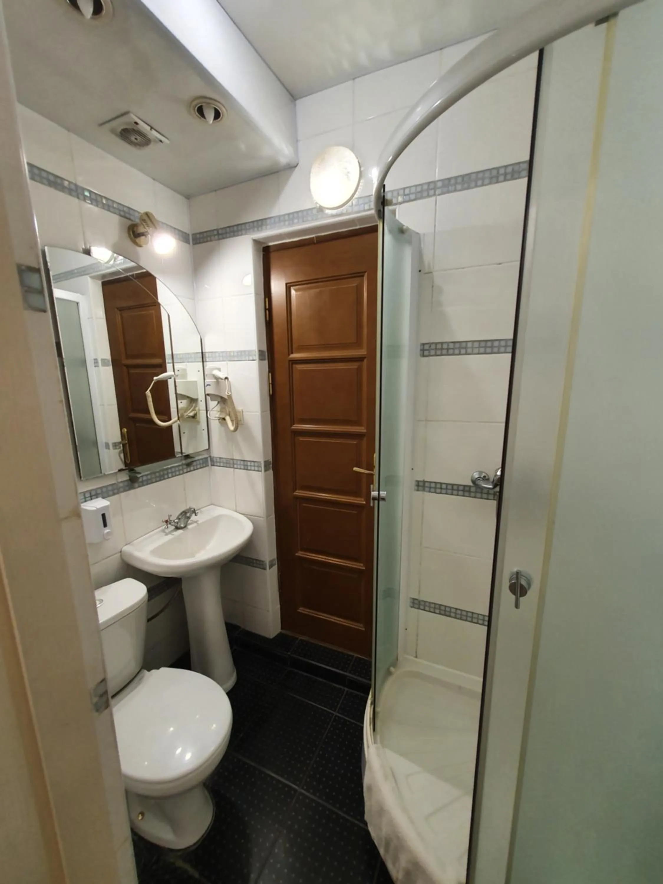 Shower in Bella Donna Hotel