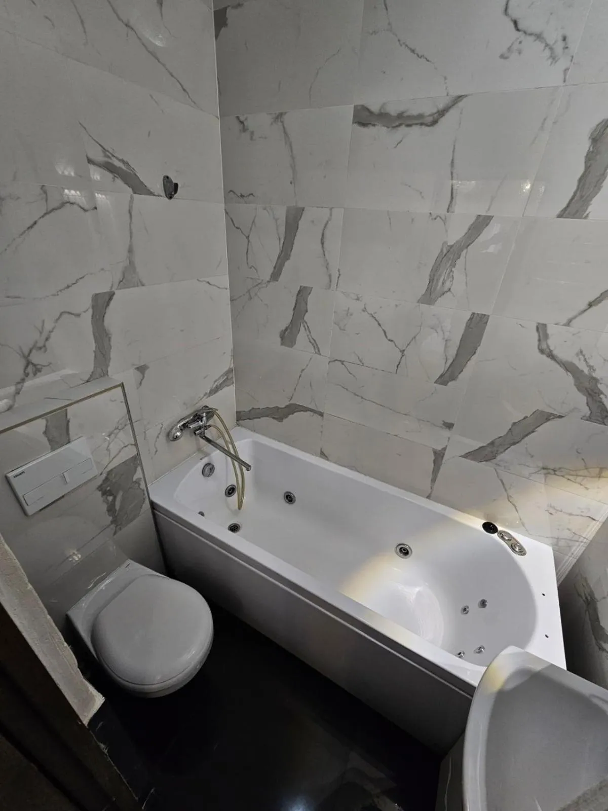 Toilet in Bella Donna Hotel