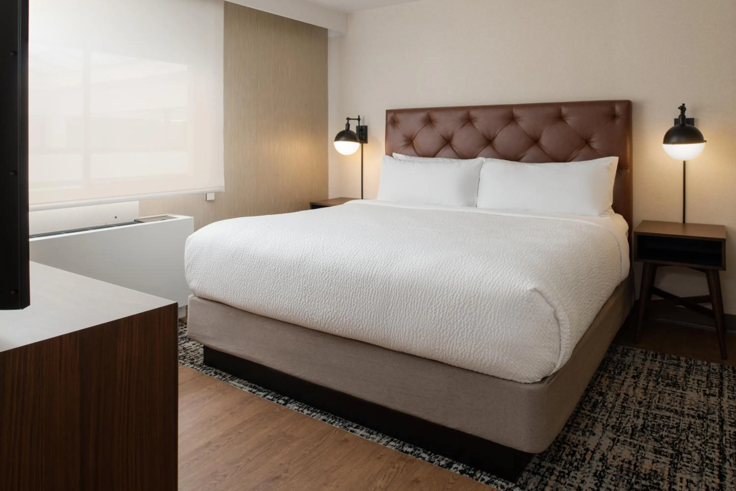 Bed in Four Points by Sheraton Bellingham Hotel & Conference Center