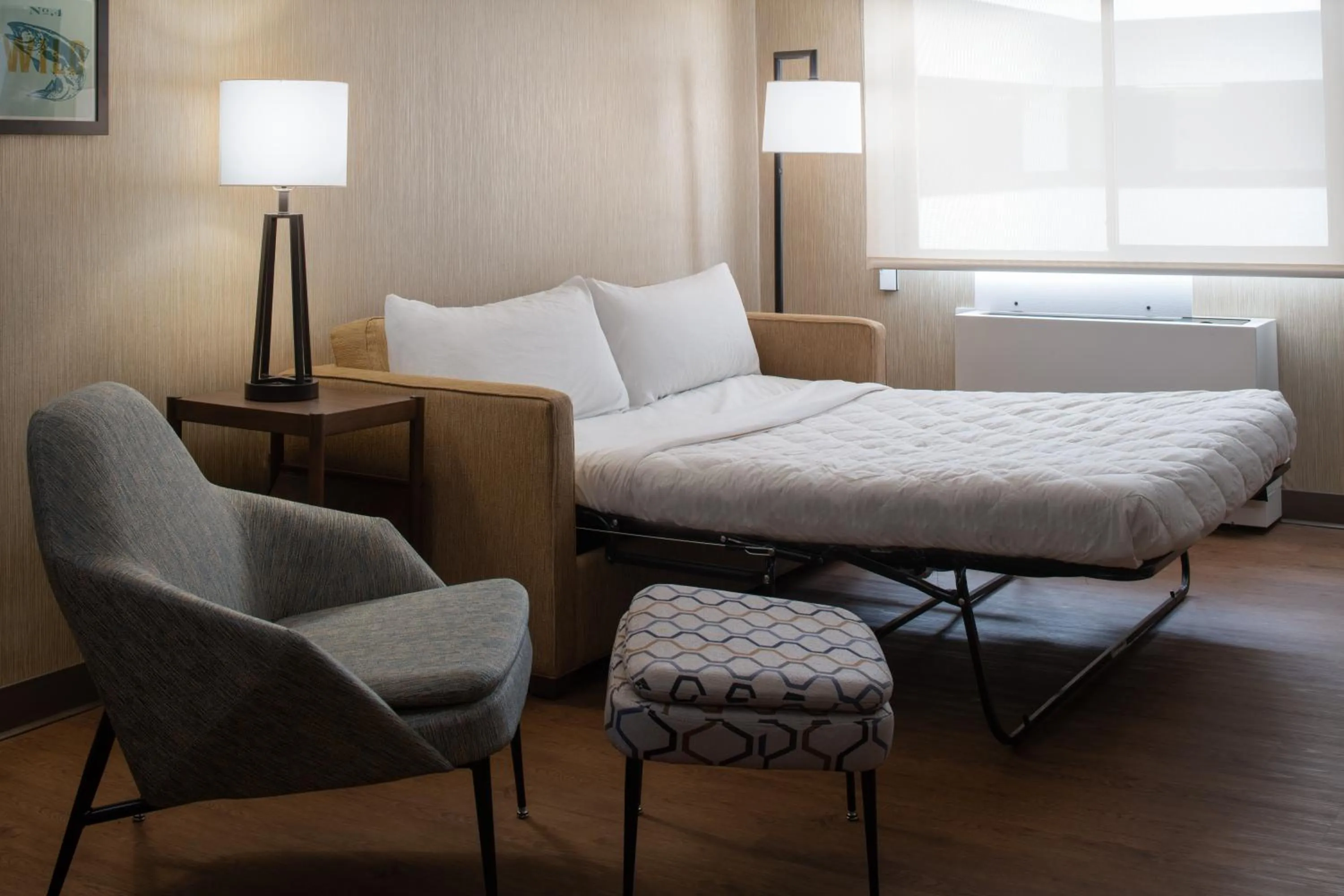 Living room, Bed in Four Points by Sheraton Bellingham Hotel & Conference Center