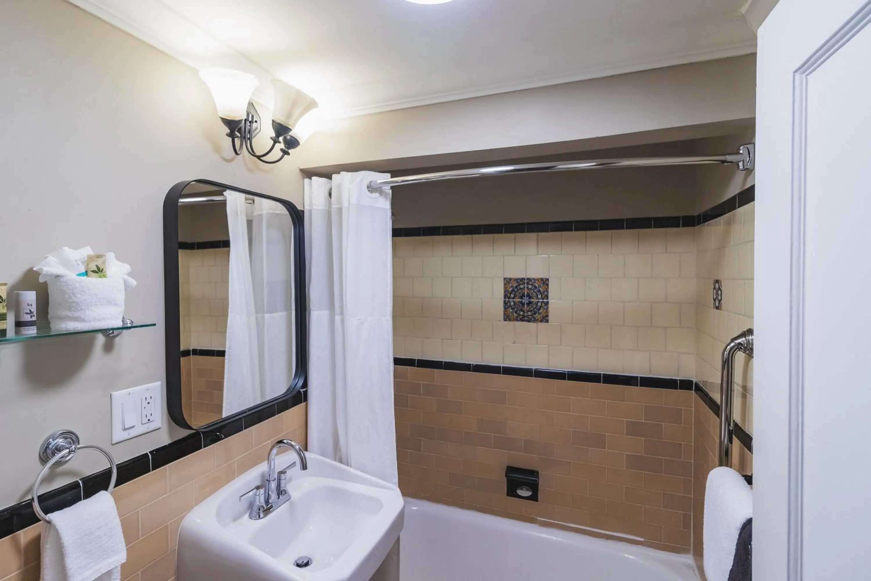 Bathroom in Historic Sonora Inn