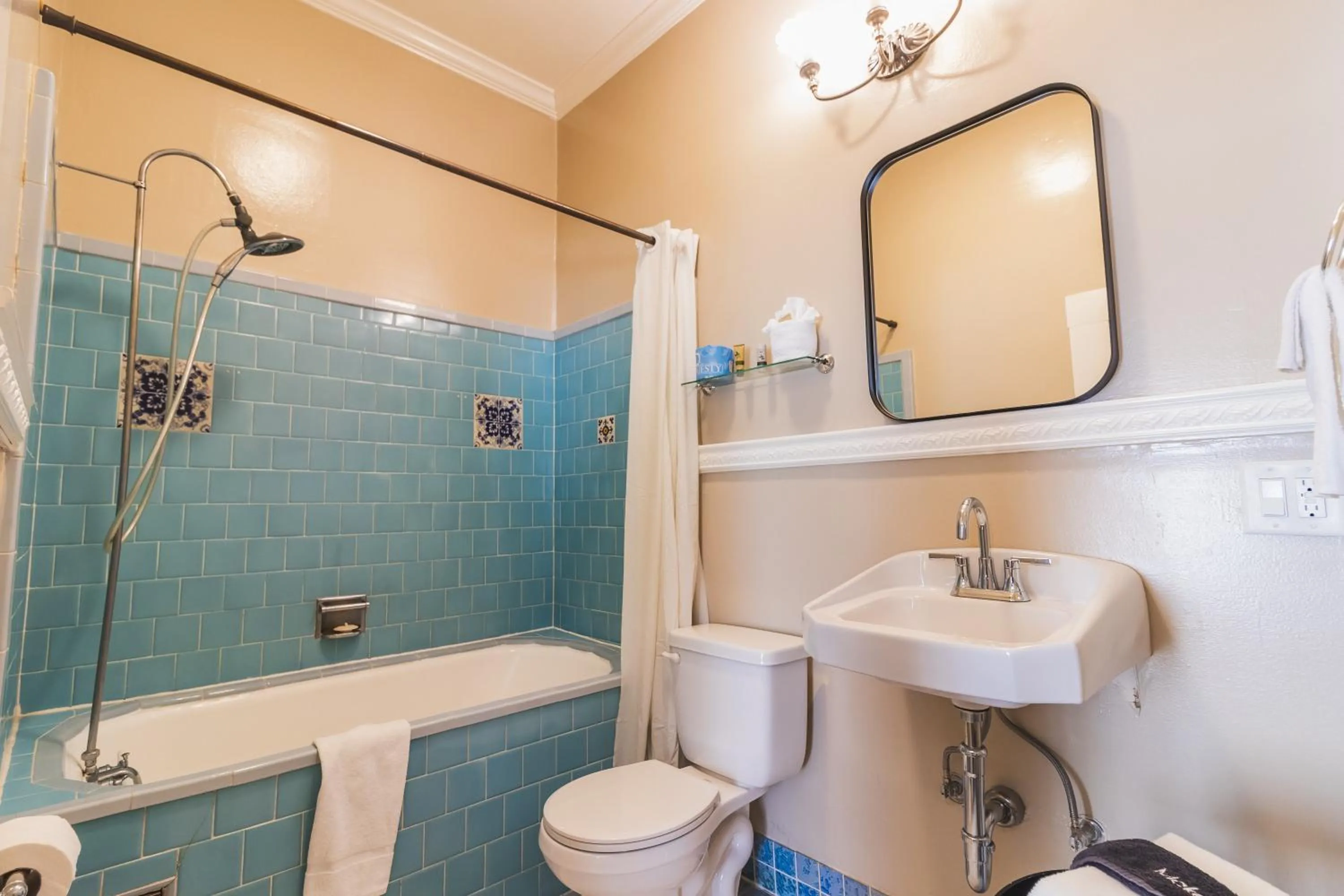 Bathroom in Historic Sonora Inn