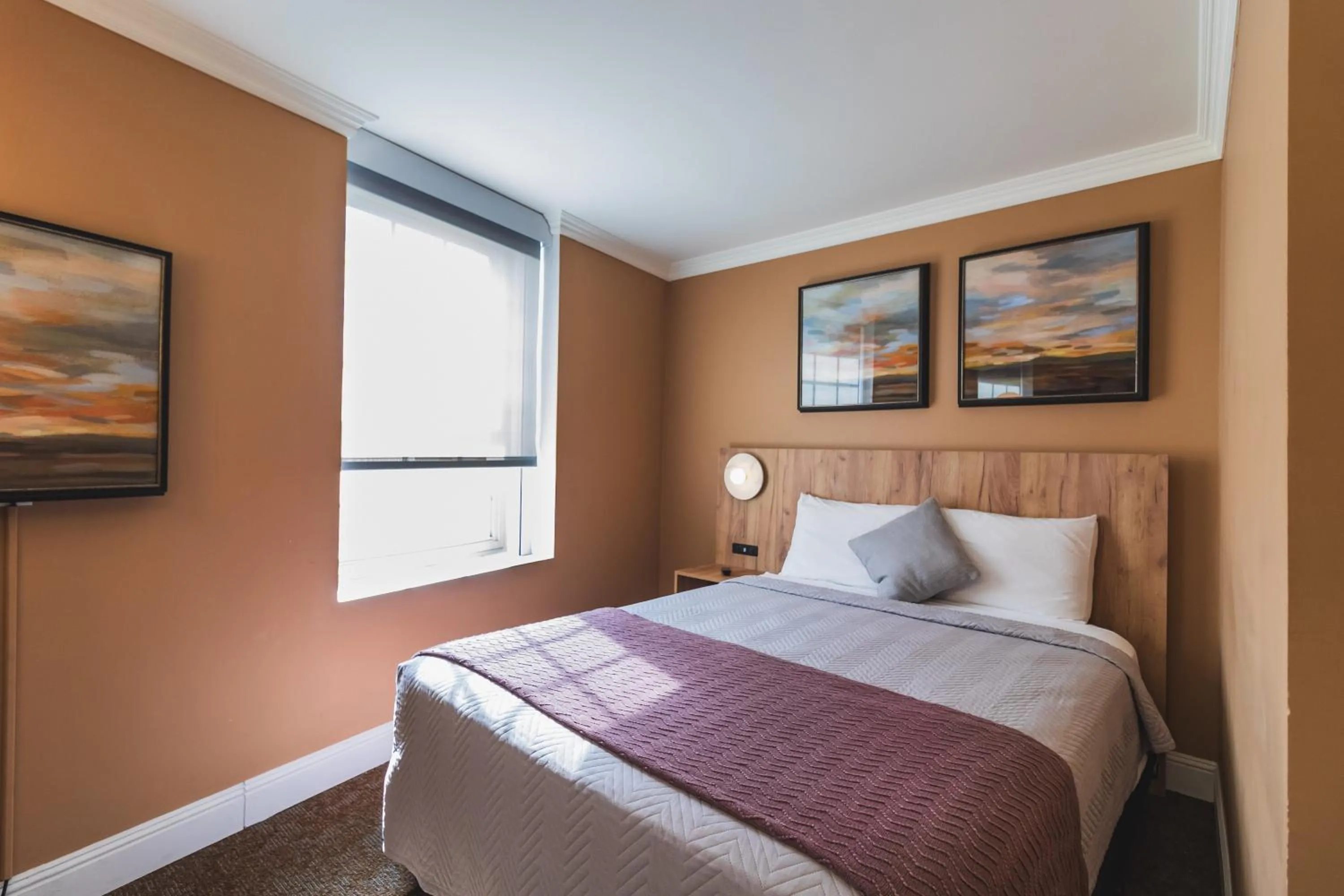 Bedroom, Bed in Historic Sonora Inn