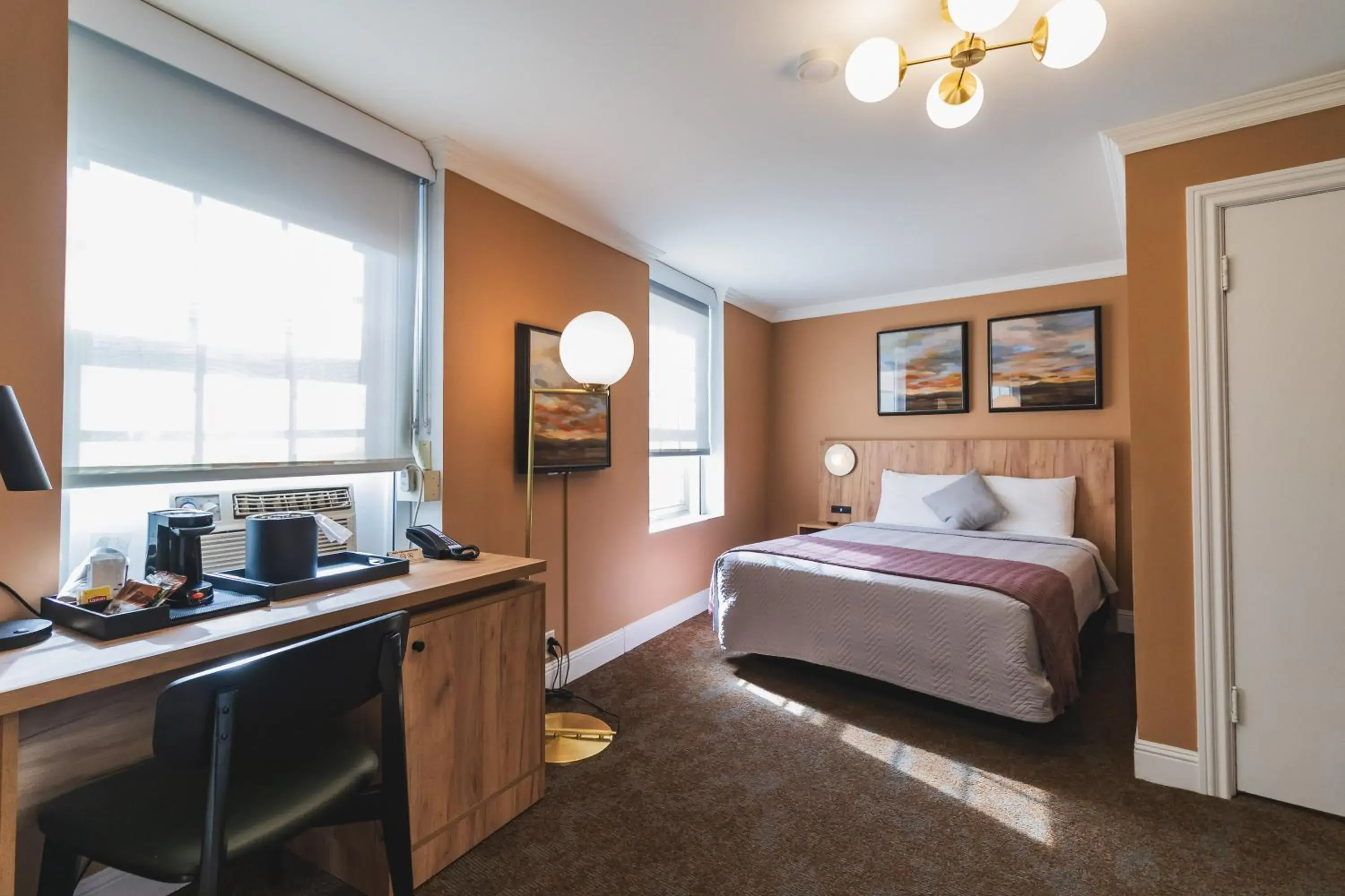 Queen Room in Historic Sonora Inn Queen Room in Historic Sonora Inn