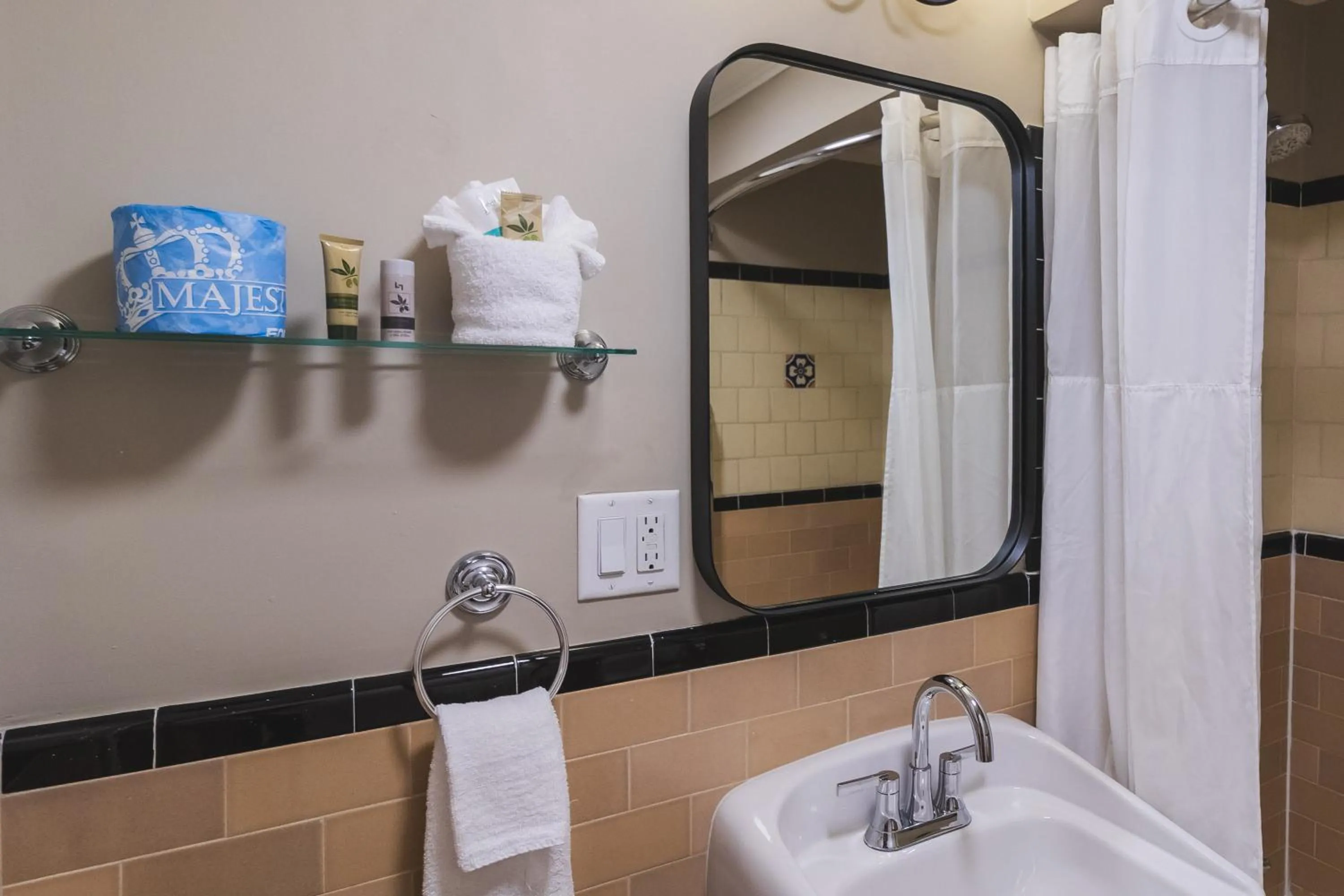 Bathroom in Historic Sonora Inn