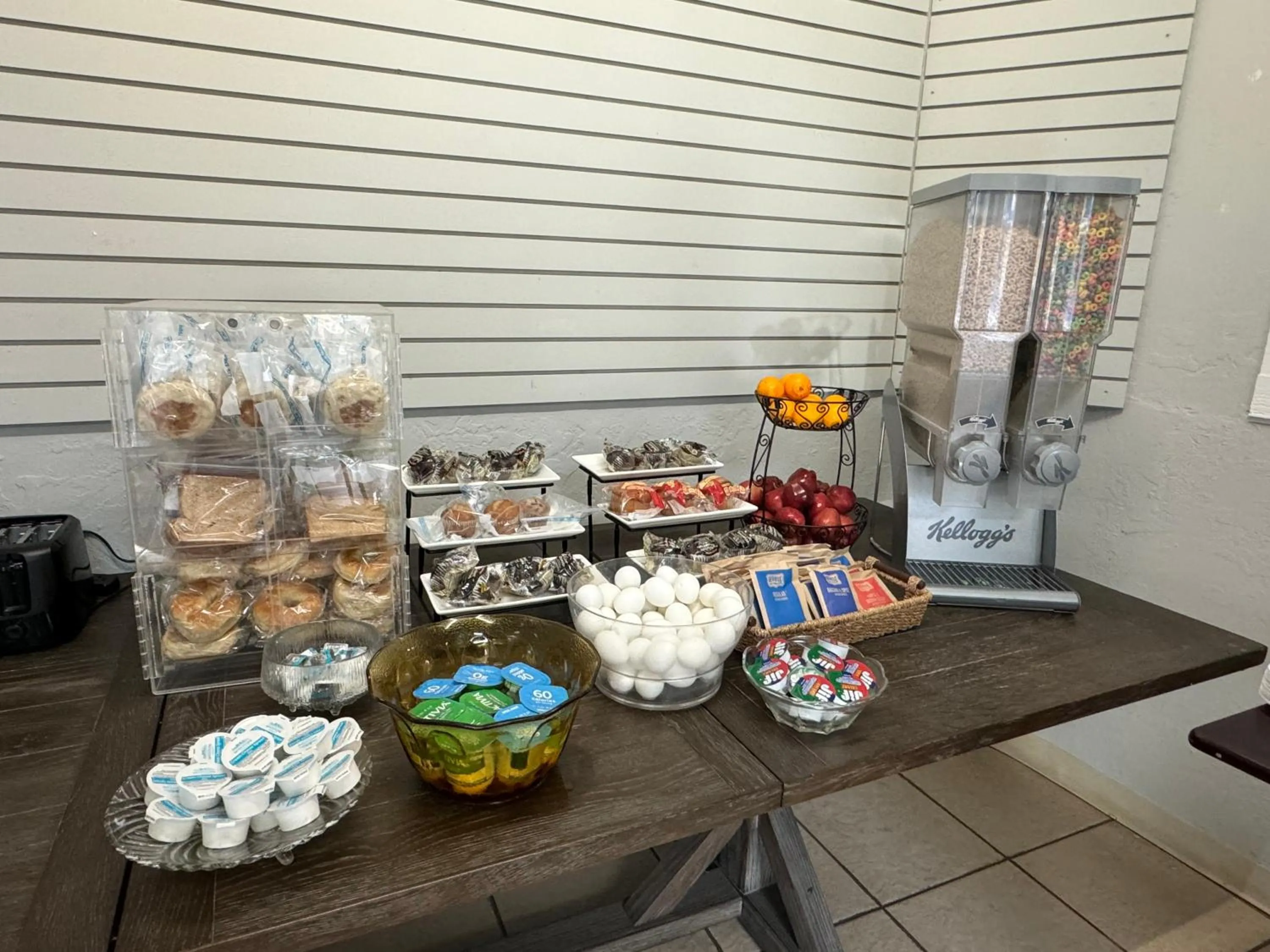 Breakfast in Historic Sonora Inn