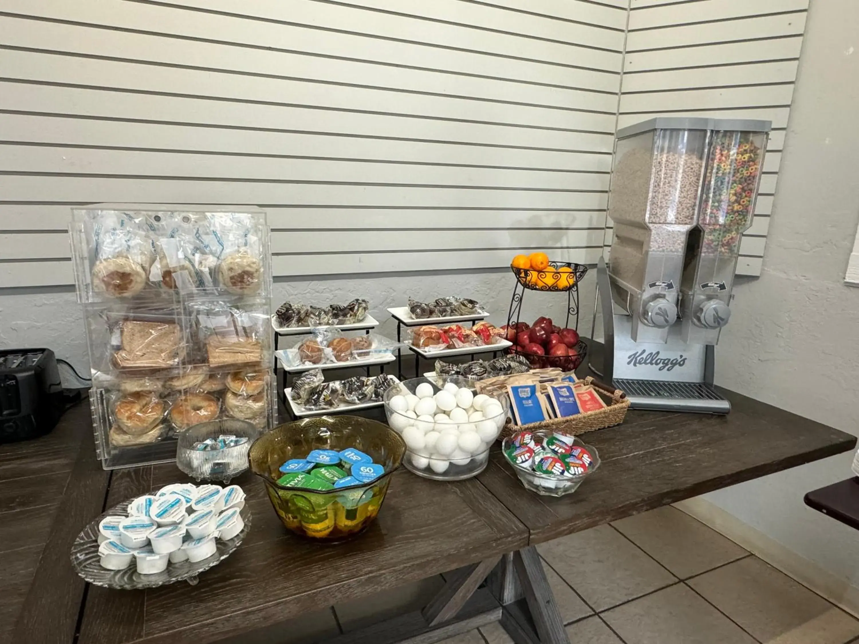 Breakfast in Historic Sonora Inn Breakfast in Historic Sonora Inn