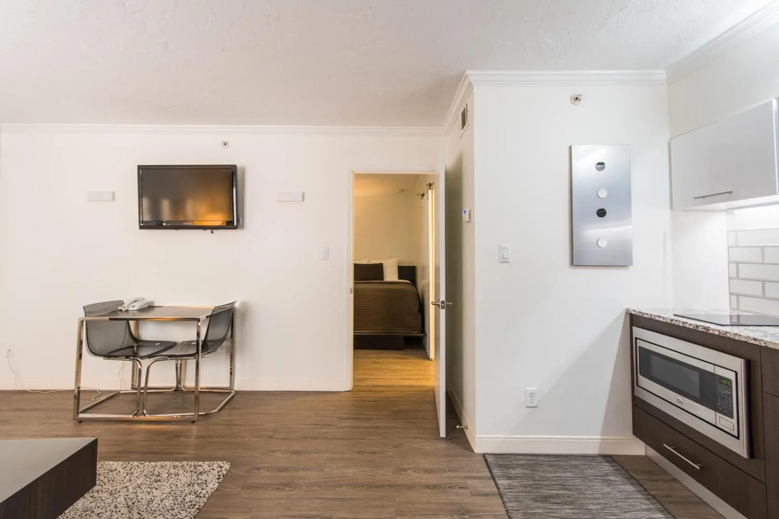 TV and multimedia in Hibiscus Suites - Sarasota