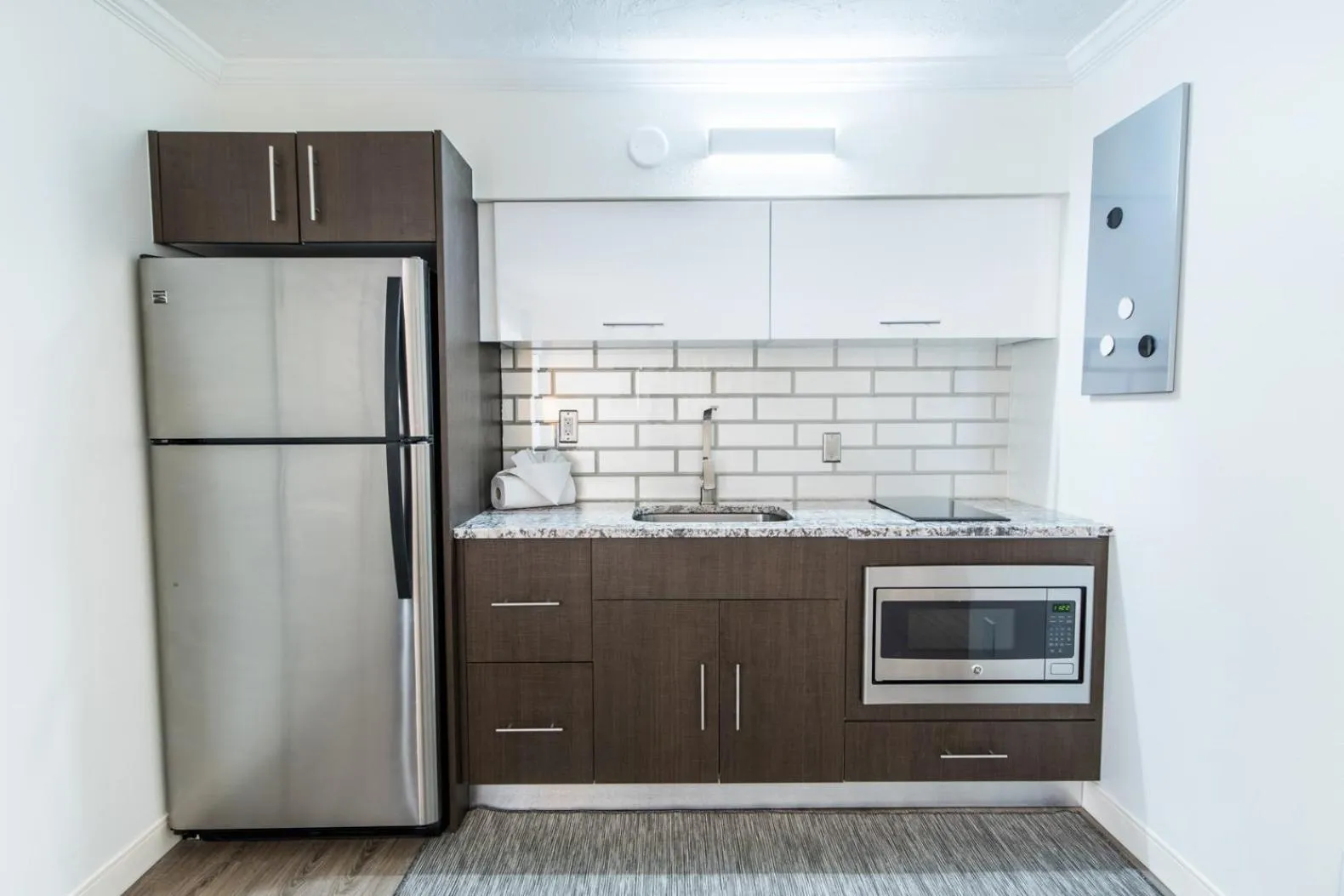 Kitchen or kitchenette in Hibiscus Suites - Sarasota