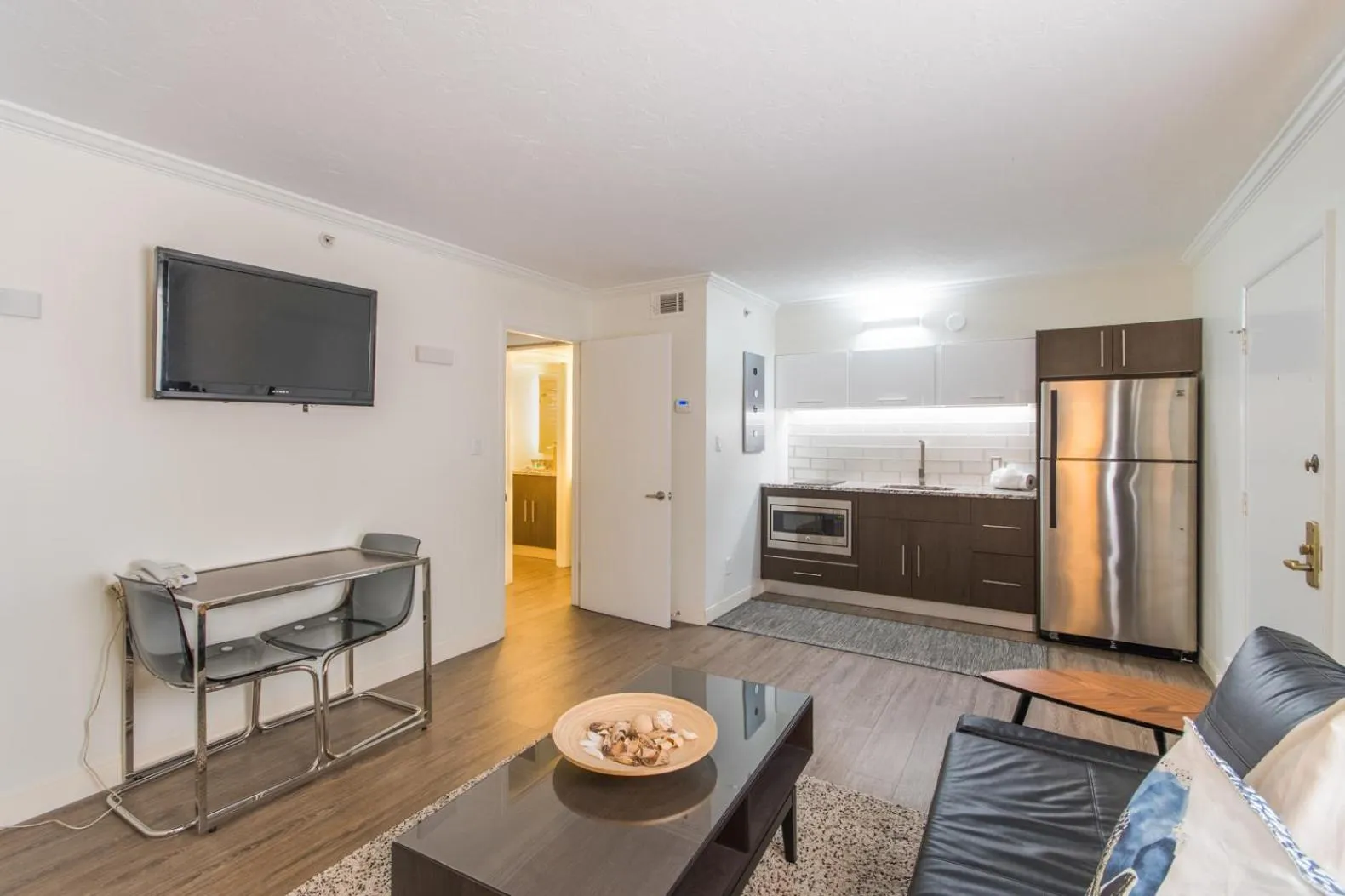 Kitchen or kitchenette in Hibiscus Suites - Sarasota