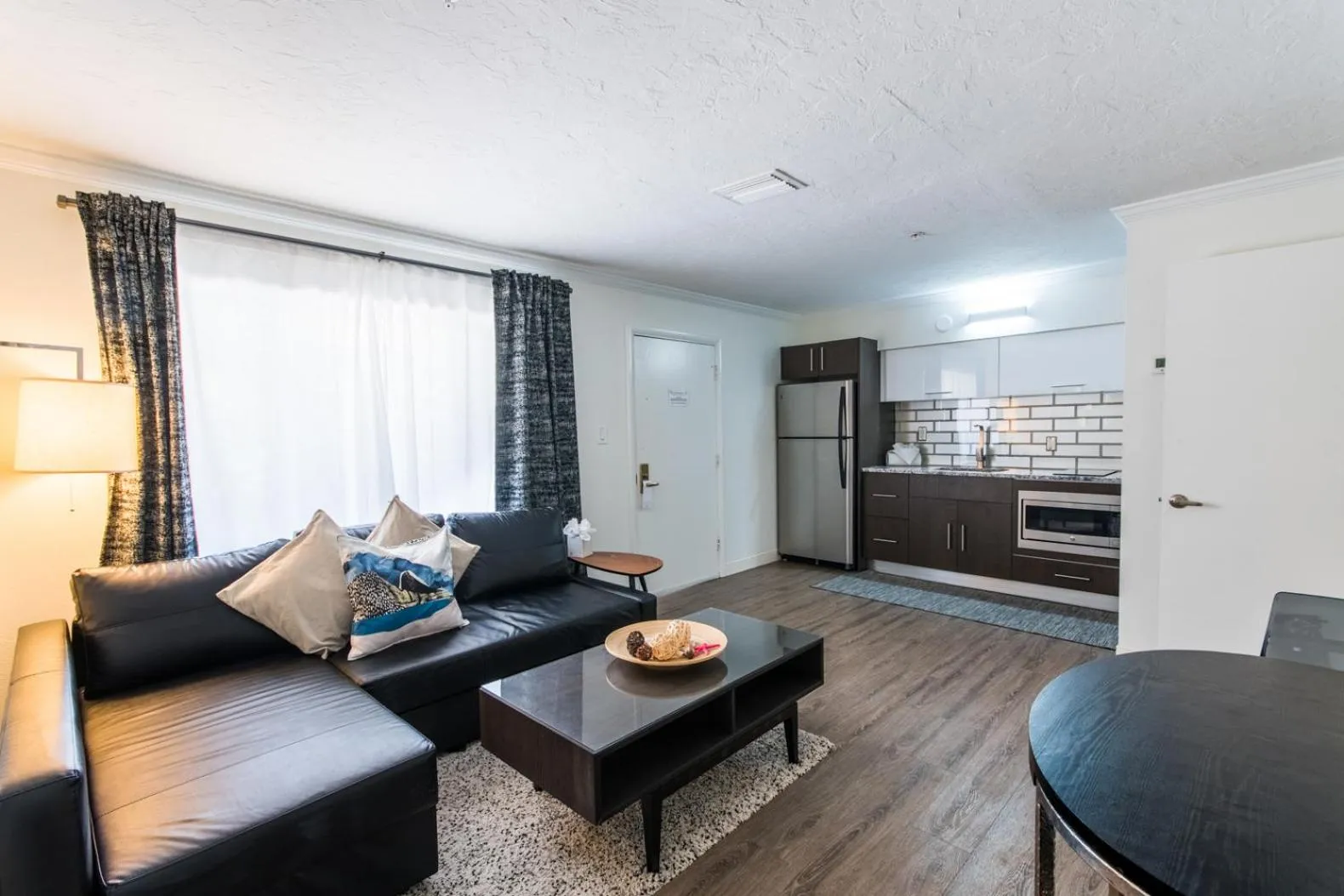 Kitchen or kitchenette in Hibiscus Suites - Sarasota