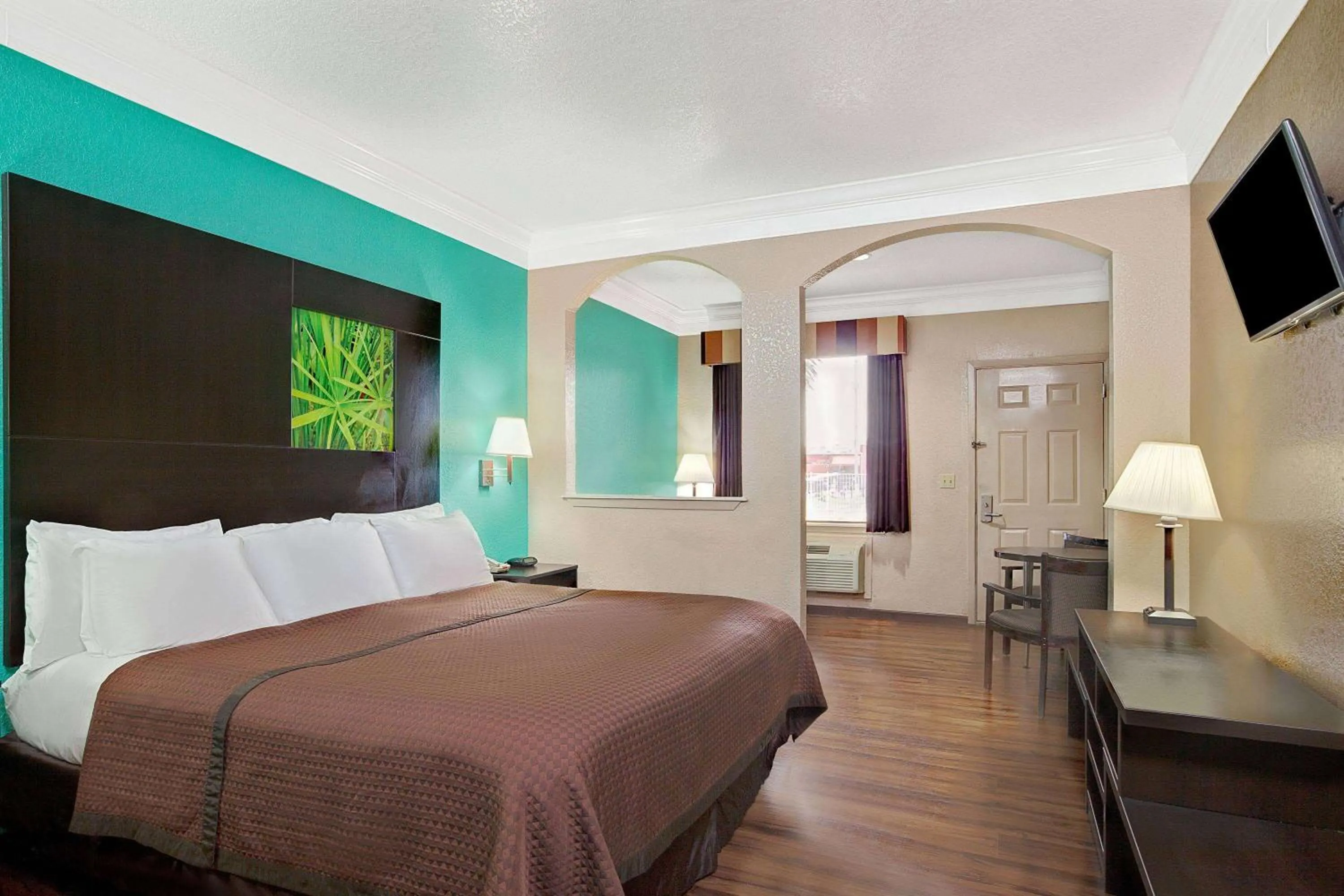 Photo of the whole room, Bed in Super 8 by Wyndham Galveston