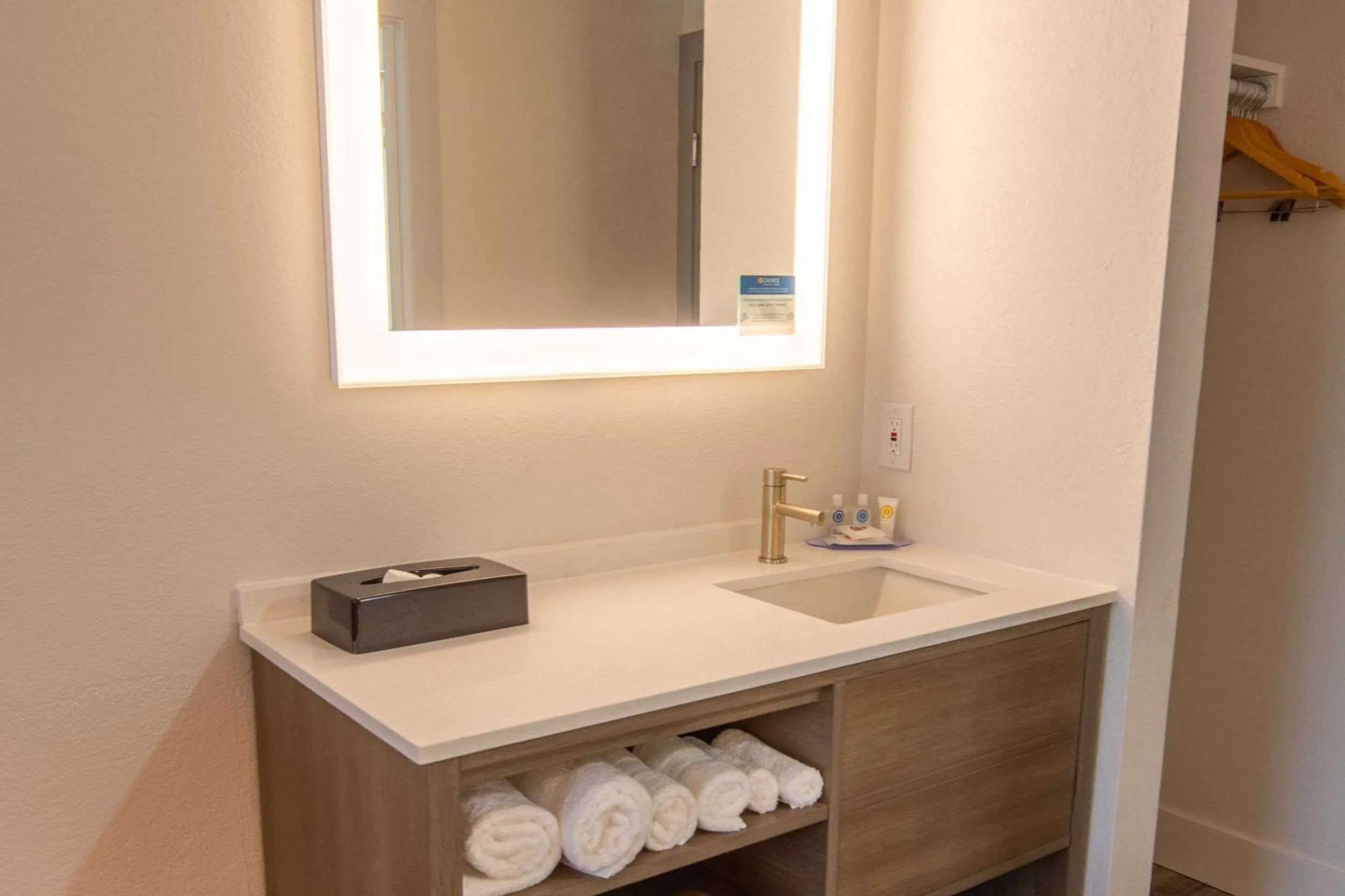 Bedroom in Comfort Inn Battle Mountain - Midway Between Elko and Winnemucca